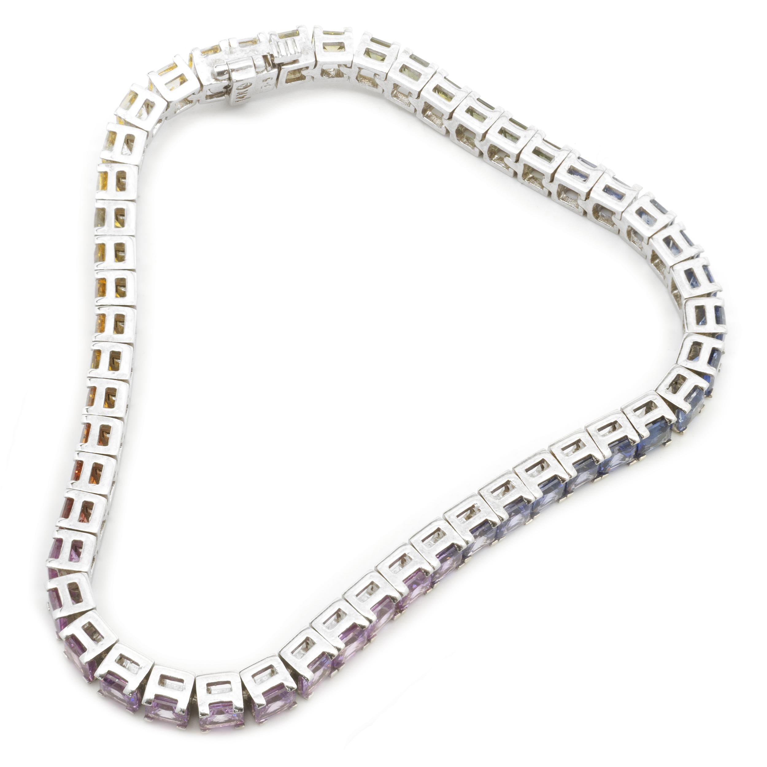 Tennisarmband aus 14 Karat Weißgold mit Regenbogen-Saphir im Zustand „Hervorragend“ in Scottsdale, AZ