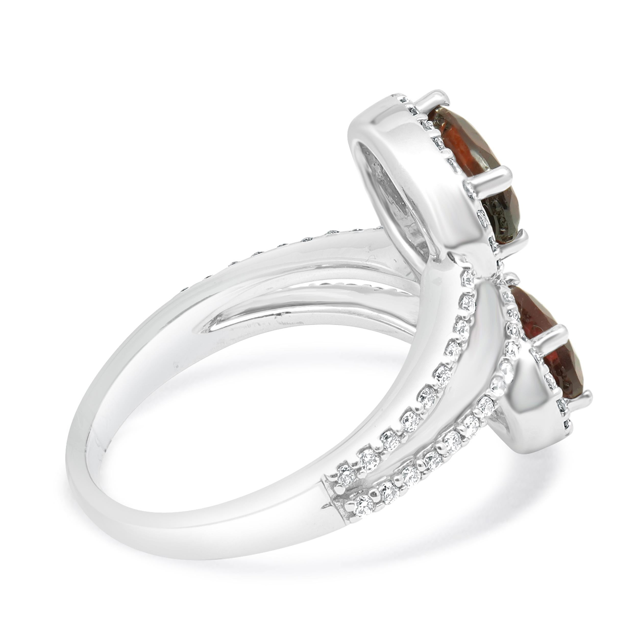 14 Karat Weißgold Rotzirkon und Diamant Bypass Ring im Zustand „Hervorragend“ im Angebot in Scottsdale, AZ