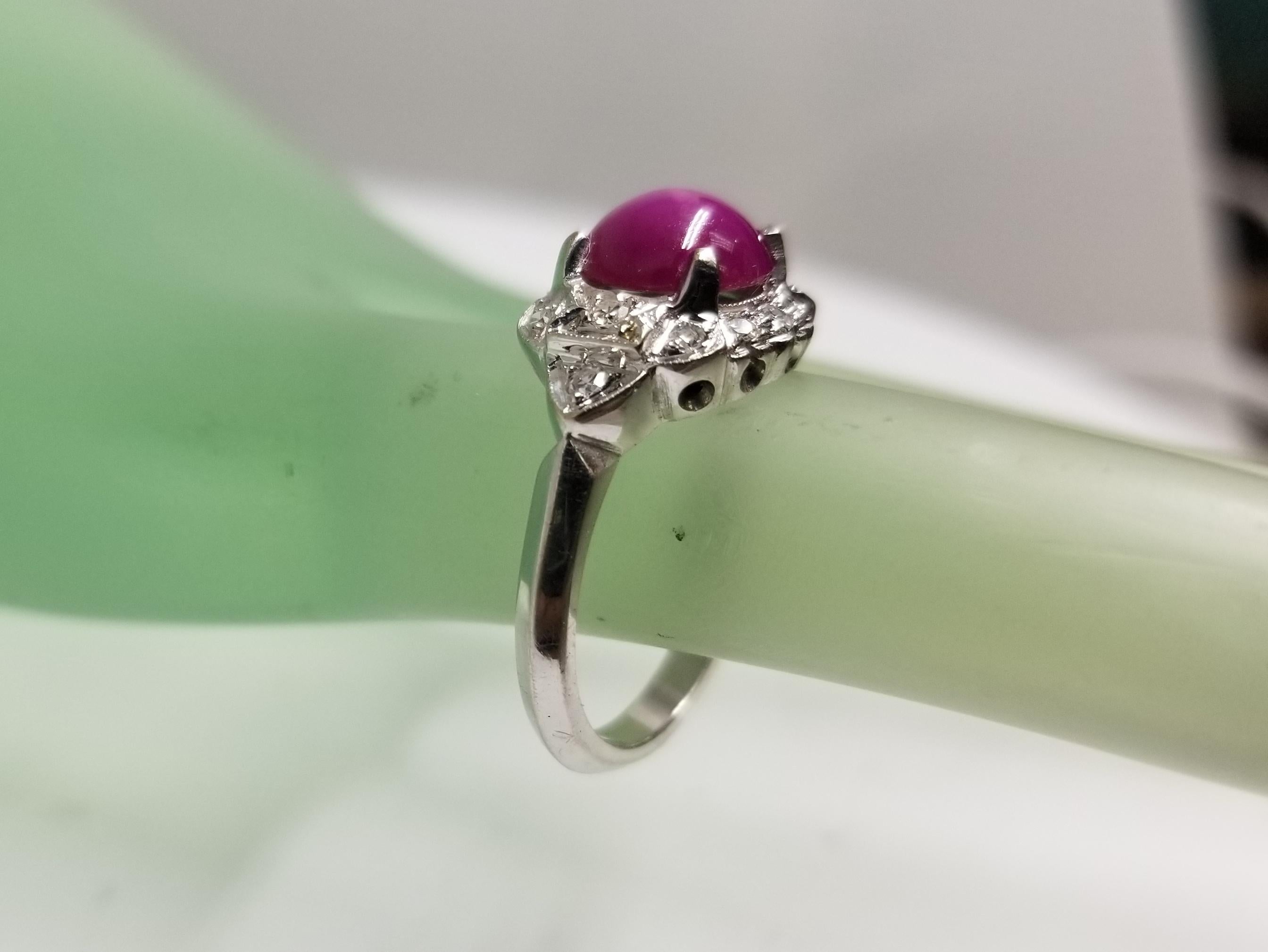 14 Karat White Gold Ring w/ Pink Linde Star Sapphire in Center w/ Halo Diamonds In Excellent Condition In Los Angeles, CA