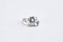 14 Karat Weißgold Ring mit 2 Aquamarinen und Diamanten