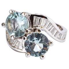 Anello in oro bianco 14 carati con 2 acquamarine e diamanti