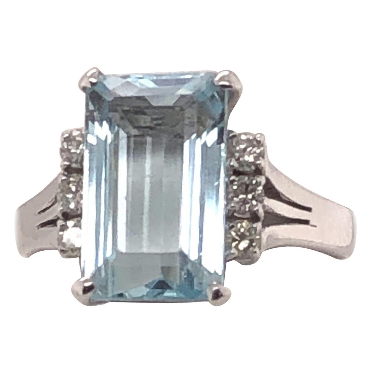 14 Karat White Gold Ring with 3.04 Carat Aquamarine and Diamond Ring