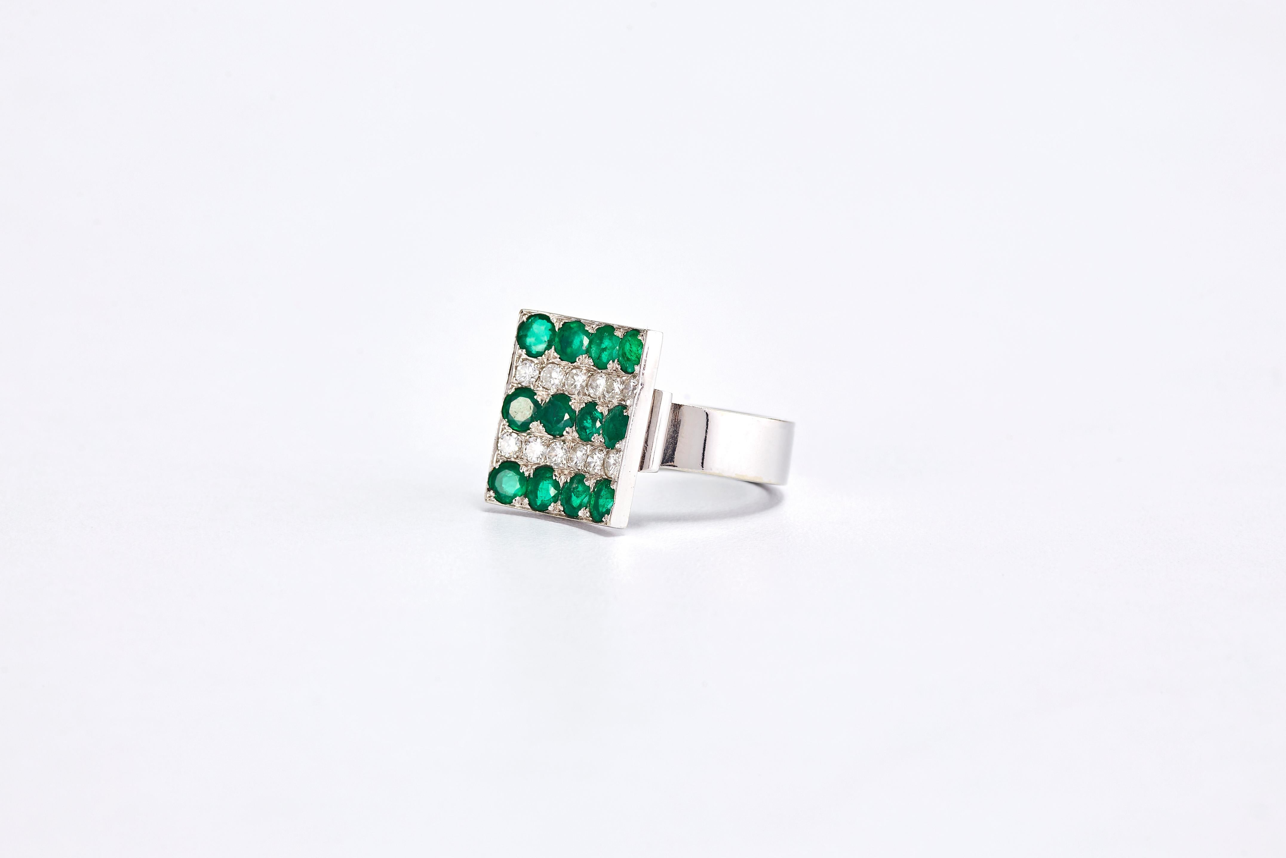 Round Cut 14 Karat White Gold Ring with Emerald Stones and Diamonds For Sale