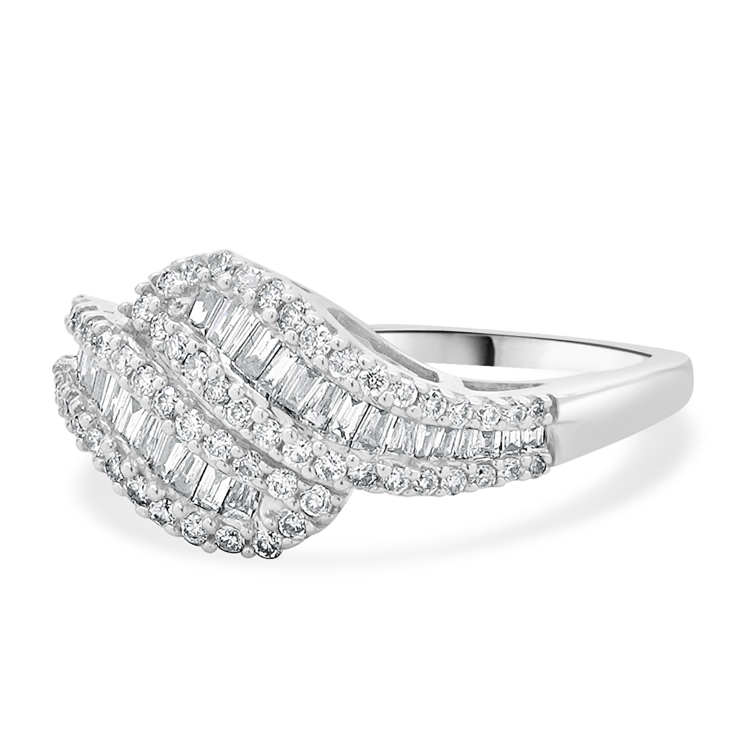 Matériau : Or blanc 14K
Diamant : 32 taille baguette = 0,40cttw
Couleur : I
Clarté : SI2 
Diamant : 62 diamants ronds de taille brillant = 0,31cttw
Couleur : H
Clarté : SI2
Taille de la bague : 9 (veuillez prévoir jusqu'à 2 jours ouvrables