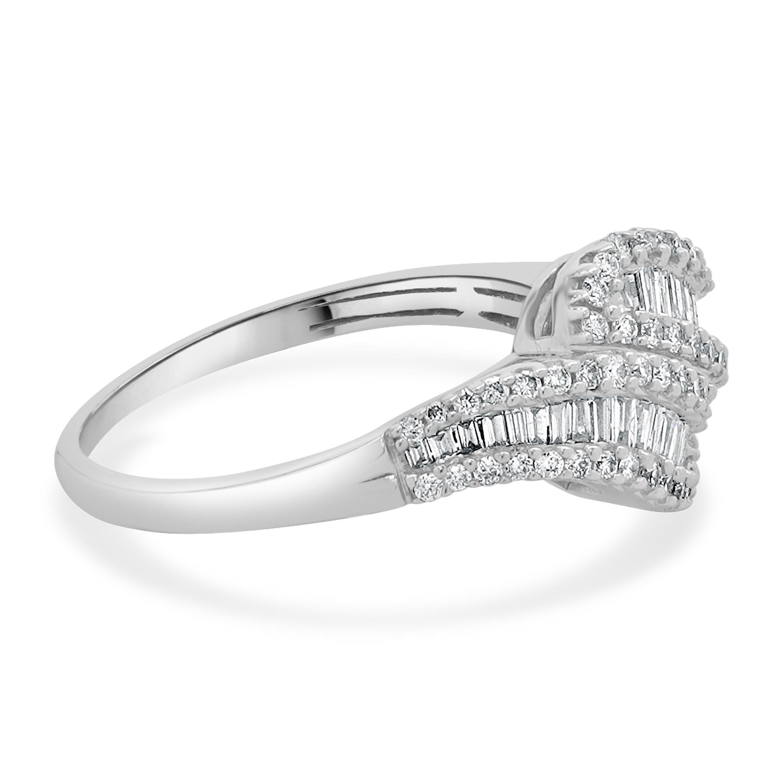 Taille baguette Bague nœud en or blanc 14 carats avec diamants ronds et baguettes en vente