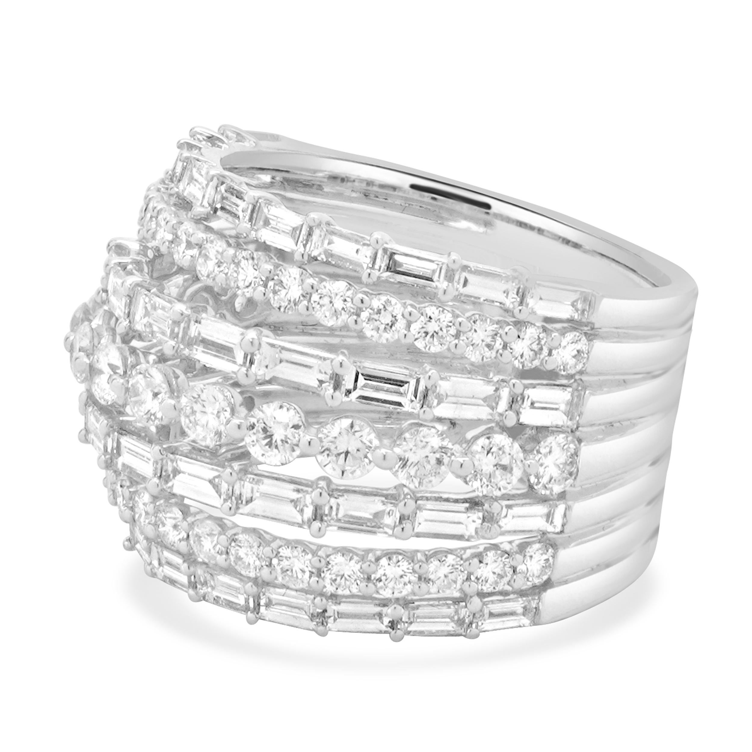 Designer: personalizzato
Materiale: oro bianco 14 carati
Diamante: 44 tagli a baguette = 2,75cttw
Colore: G
Chiarezza: VS-SI1
Diamante: 50 tagli rotondi a brillante = 1,30cttw
Colore: G
Chiarezza: VS2
Misura dell'anello: 7,75 (si prega di attendere