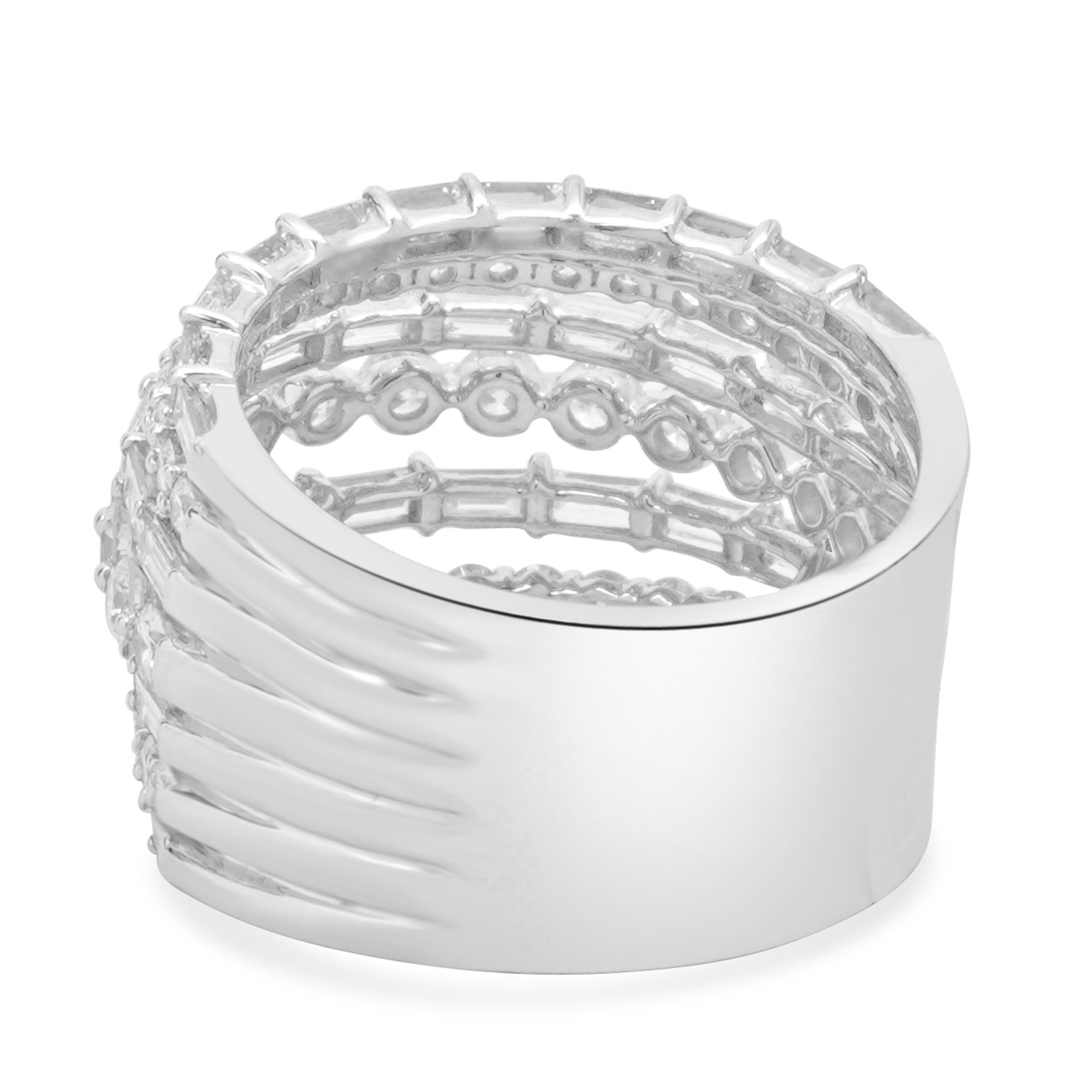 Anello a cupola a sette file di diamanti tondi e baguette in oro bianco 14 carati In condizioni ottime in vendita a Scottsdale, AZ