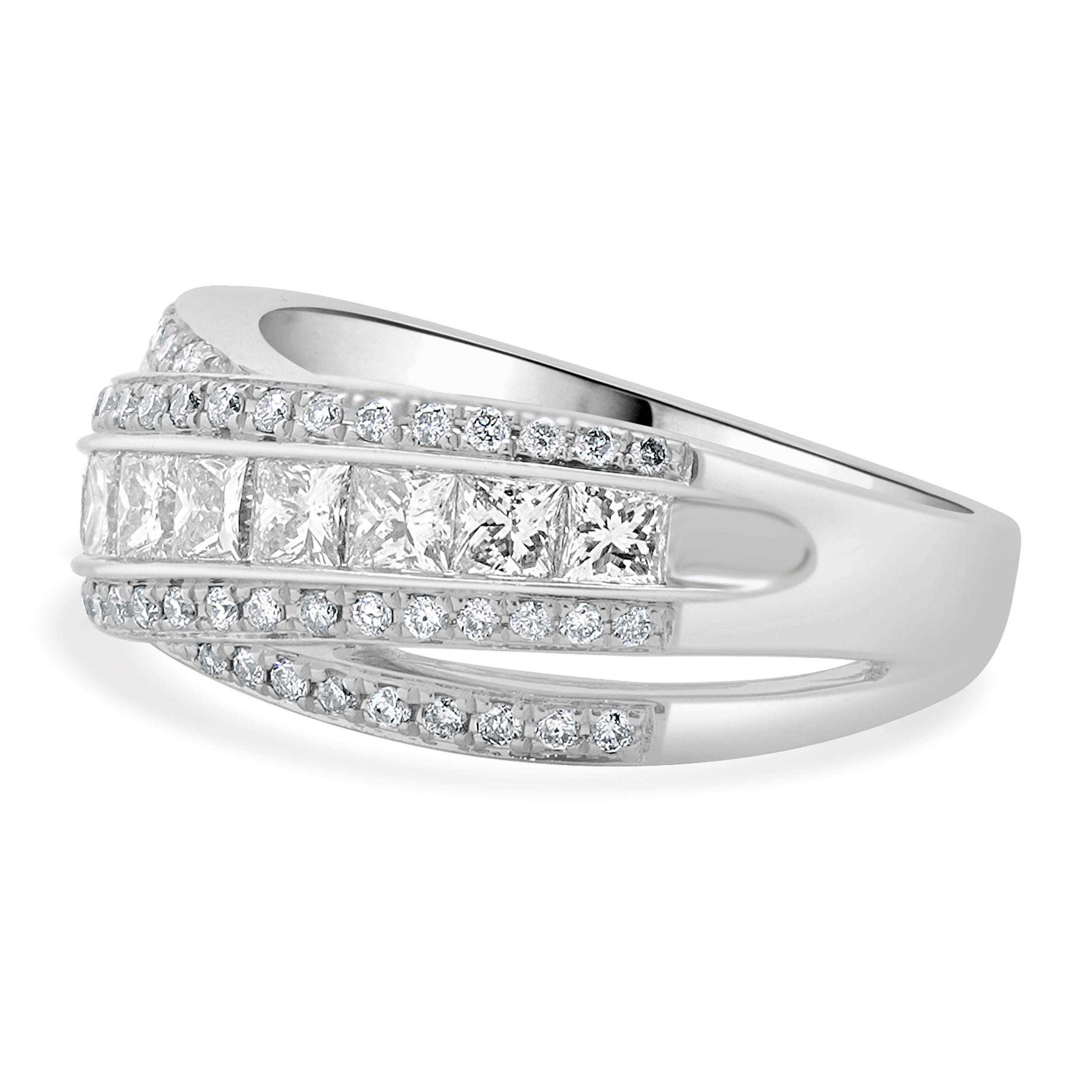 14 Karat White Gold Round and Princess Cut Diamond Crossover Ring In Excellent Condition For Sale In Scottsdale, AZ