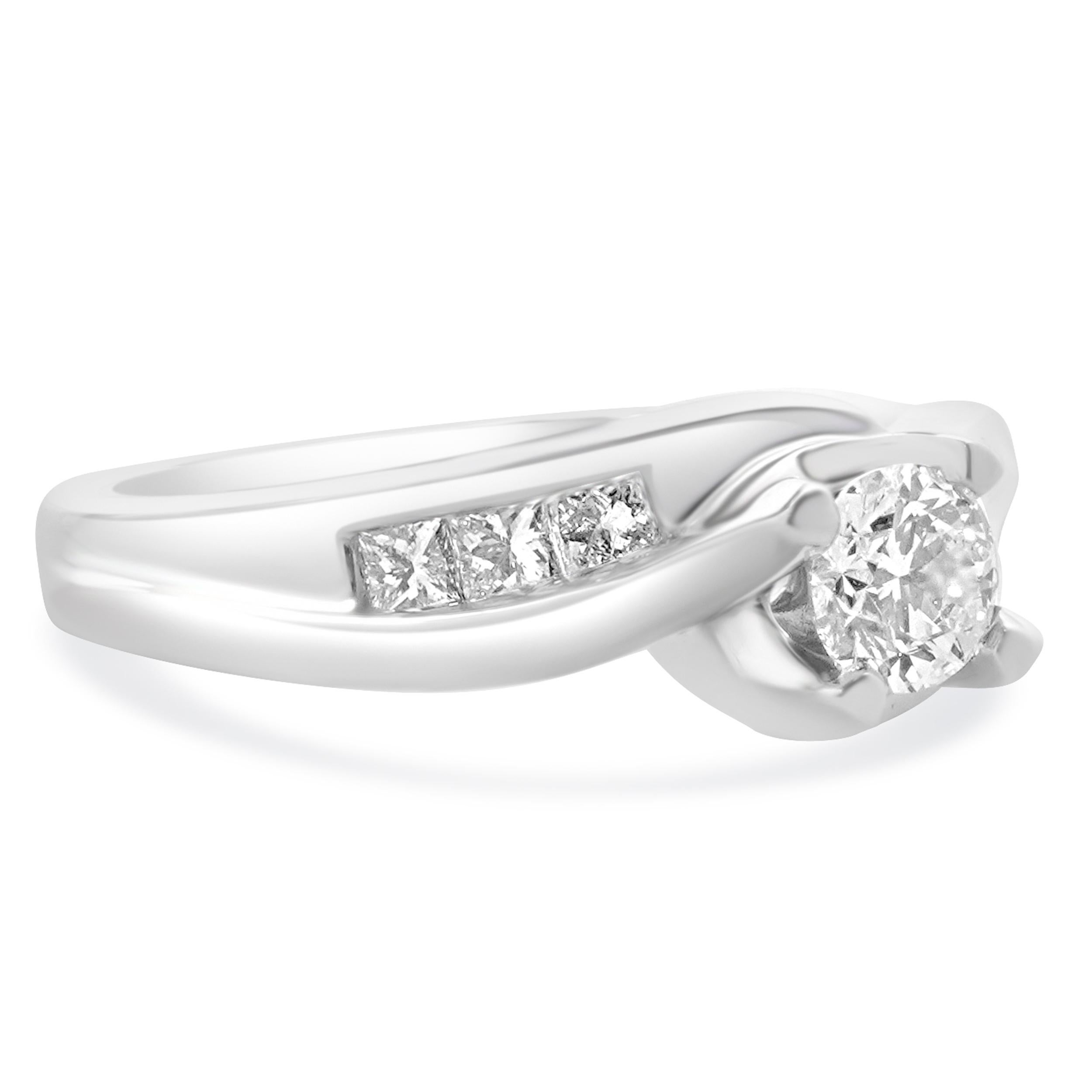 Brilliant Cut 14 Karat White Gold Round Brillant Cut Diamond Engagement Ring For Sale