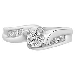 14 Karat White Gold Round Brillant Cut Diamond Engagement Ring
