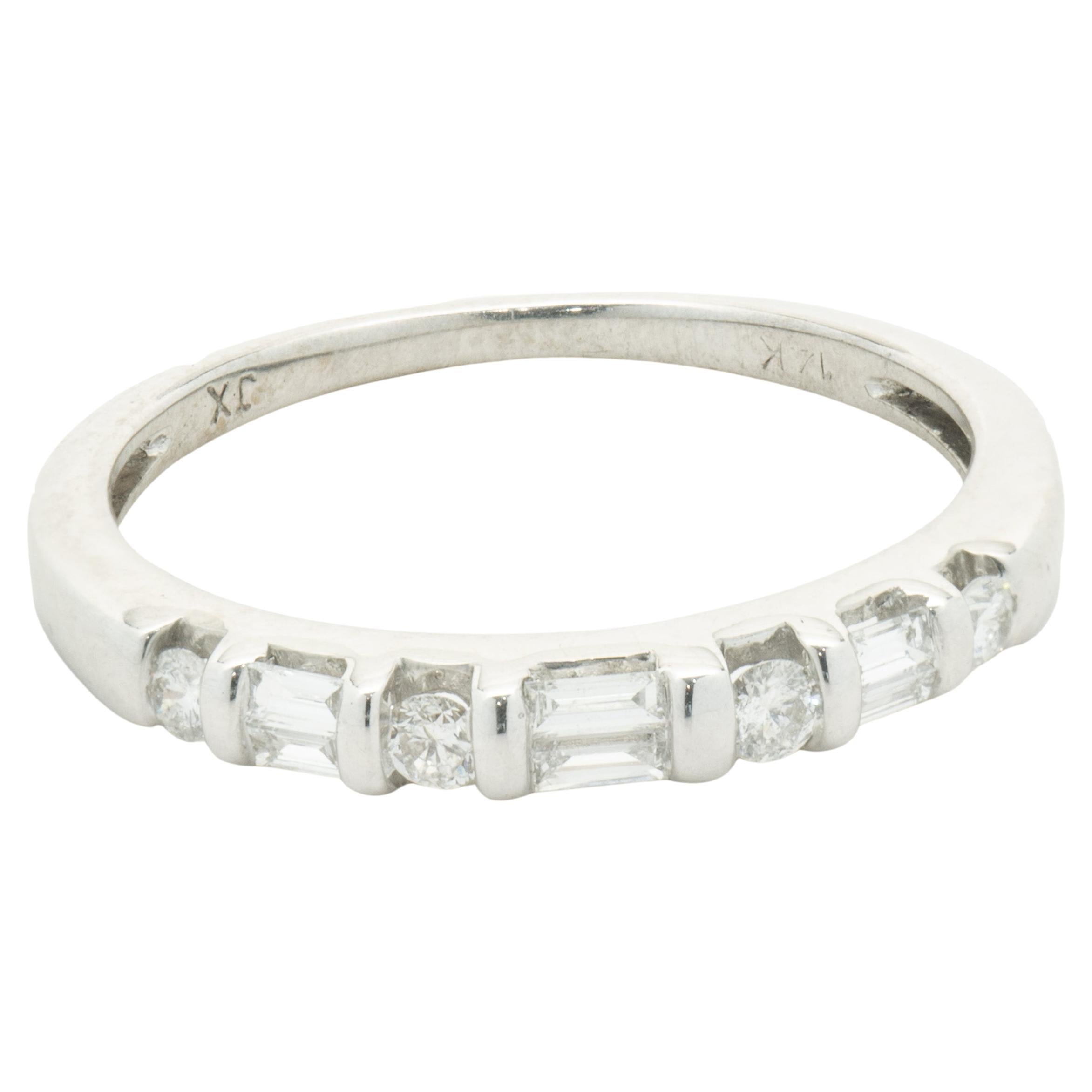 Bracelet en or blanc 14 carats avec diamants taille ronde brillants et baguettes