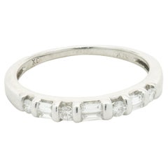 Bracelet en or blanc 14 carats avec diamants taille ronde brillants et baguettes