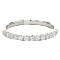 Anillo de oro blanco de 14 quilates con diamantes redondos talla brillante