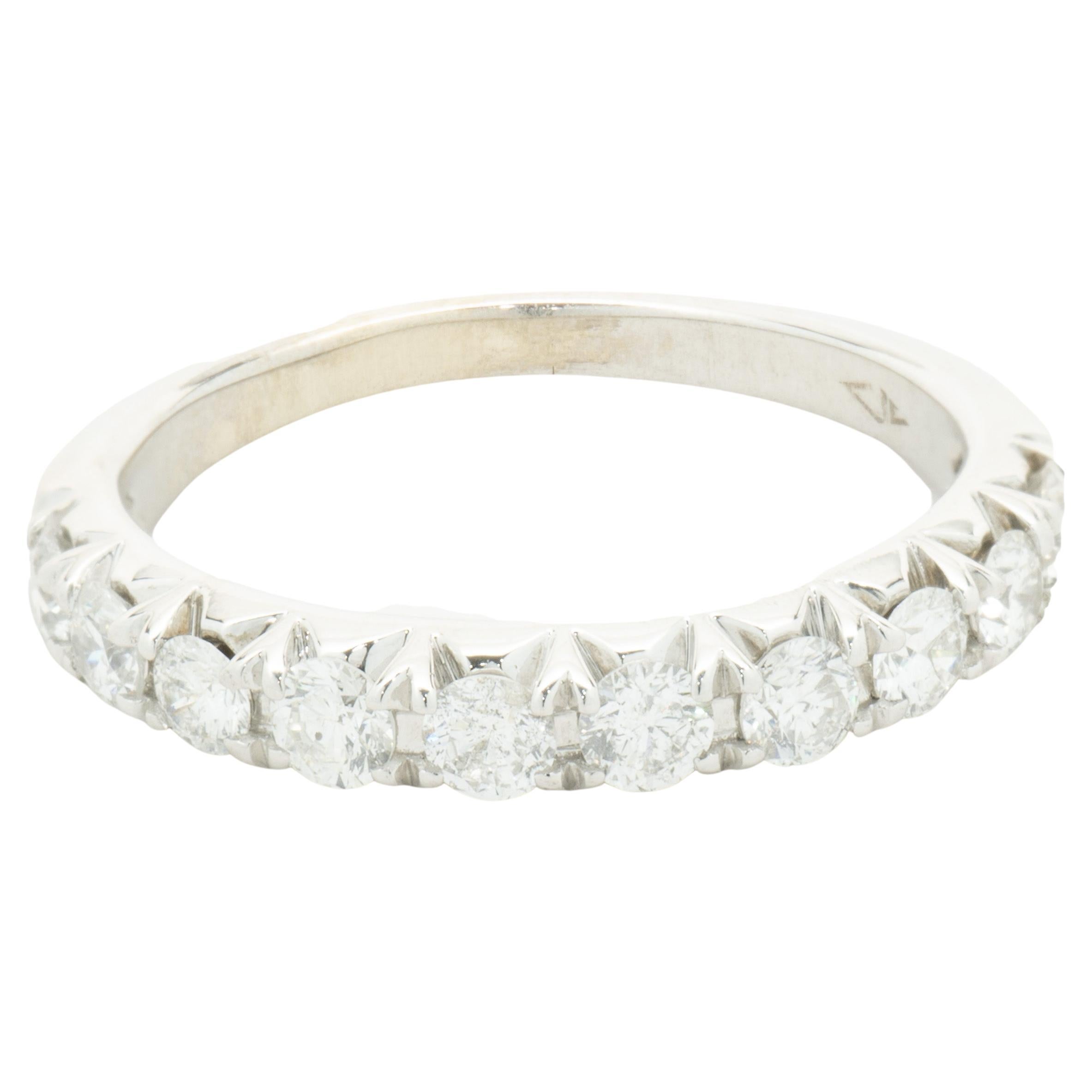 14 Karat Weißgold Ring mit rundem Diamanten im Brillantschliff
