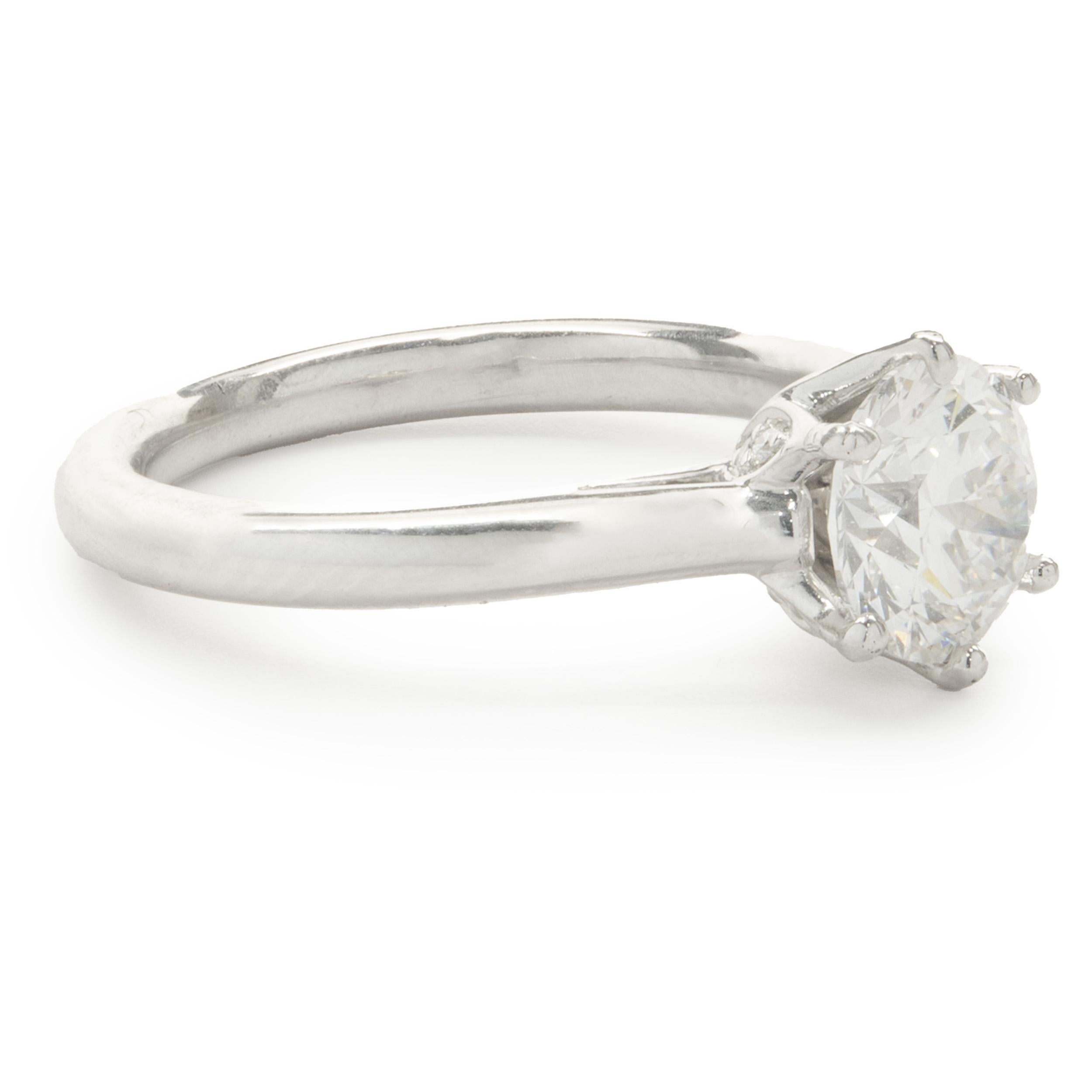 Concepteur : personnalisé
Matériau : Or blanc 14K
Diamant : 1 taille ronde brillante = 1,31ct
Couleur : F
Clarté : IF
GIA : 6152085167
Taille de la bague : 5.5 (veuillez prévoir deux jours de livraison supplémentaires pour les demandes de