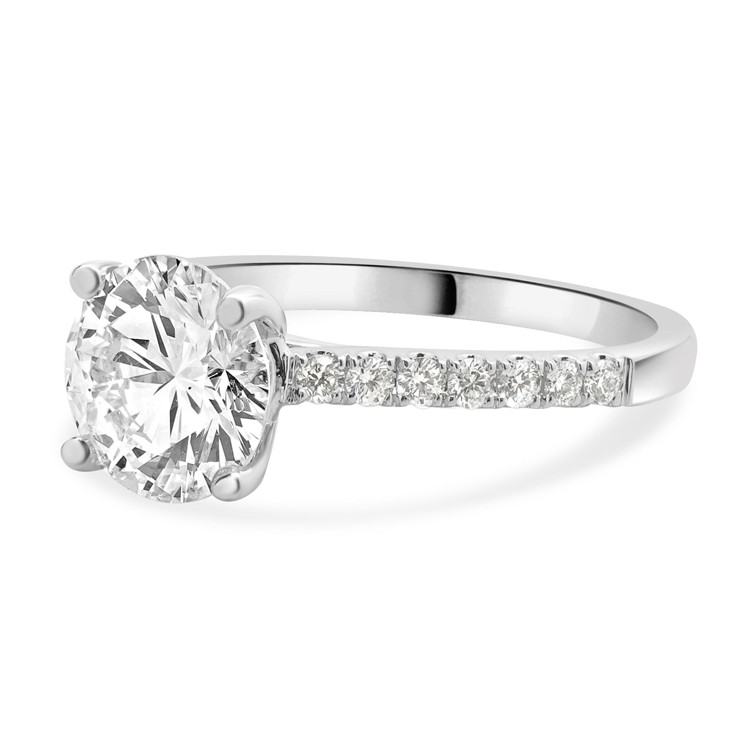 Designer: personalizzato
Materiale: oro bianco 14 carati
Diamante centrale: 1 taglio brillante rotondo = 2,01ct
Colore : J
Chiarezza : VS1
Diamante: taglio rotondo brillante = 0,28cttw
Colore : G
Chiarezza : SI1
Dimensioni: la parte superiore