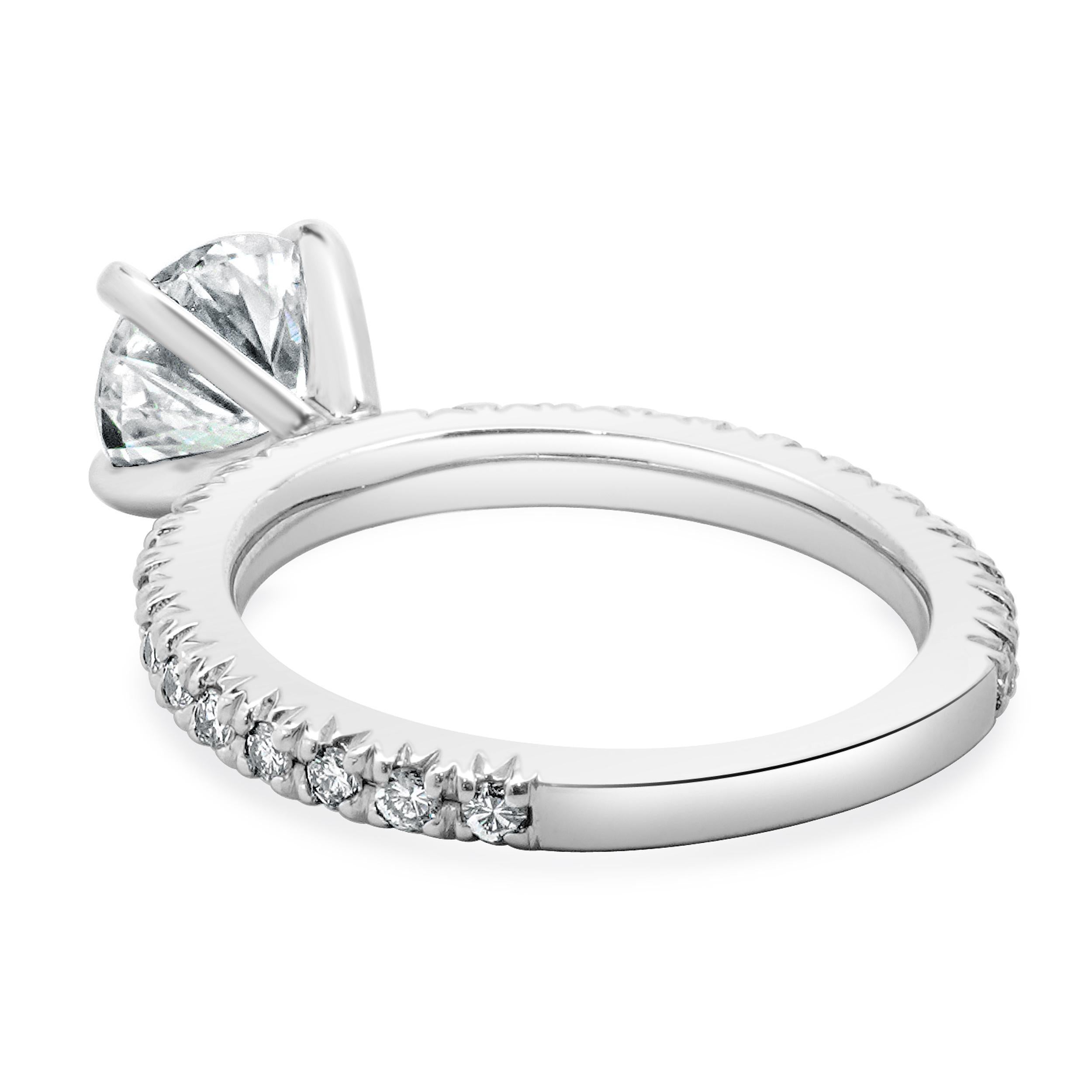 Designer: kundenspezifisch
MATERIAL: 14K Weißgold
Zentraler Diamant: 1 runder Brillantschliff = 0,98ct
Farbe : G
Reinheit : SI1
Diamant: 24 runde Diamanten im Brillantschliff = 0,36cttw
Farbe : H
Reinheit : SI1
Größe: 4.5 kostenlose Größenanpassung