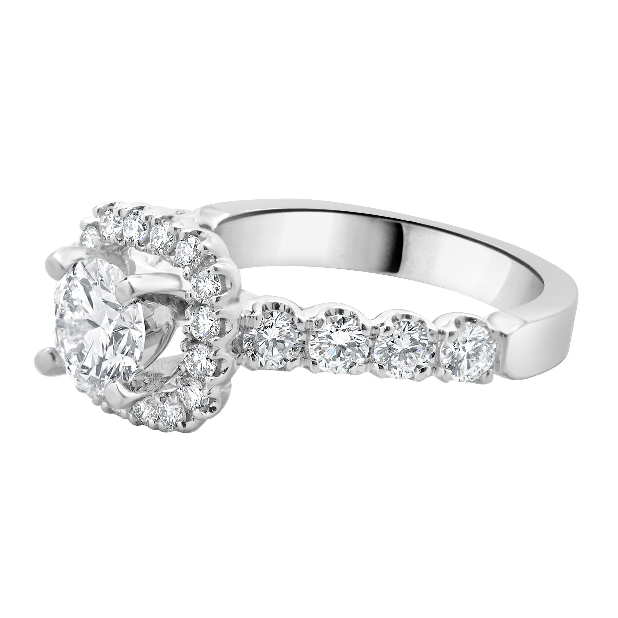 Concepteur : personnalisé
Matériau : Or blanc 14K
Diamant central : 1 diamant rond de taille brillant = 0,72ct
Couleur : G
Clarté : SI1
GIA : 5313093311
Diamant : 24 diamants ronds de taille brillant = 0,72ct
Couleur : F/G
Clarté : SI1-2
Taille : 6