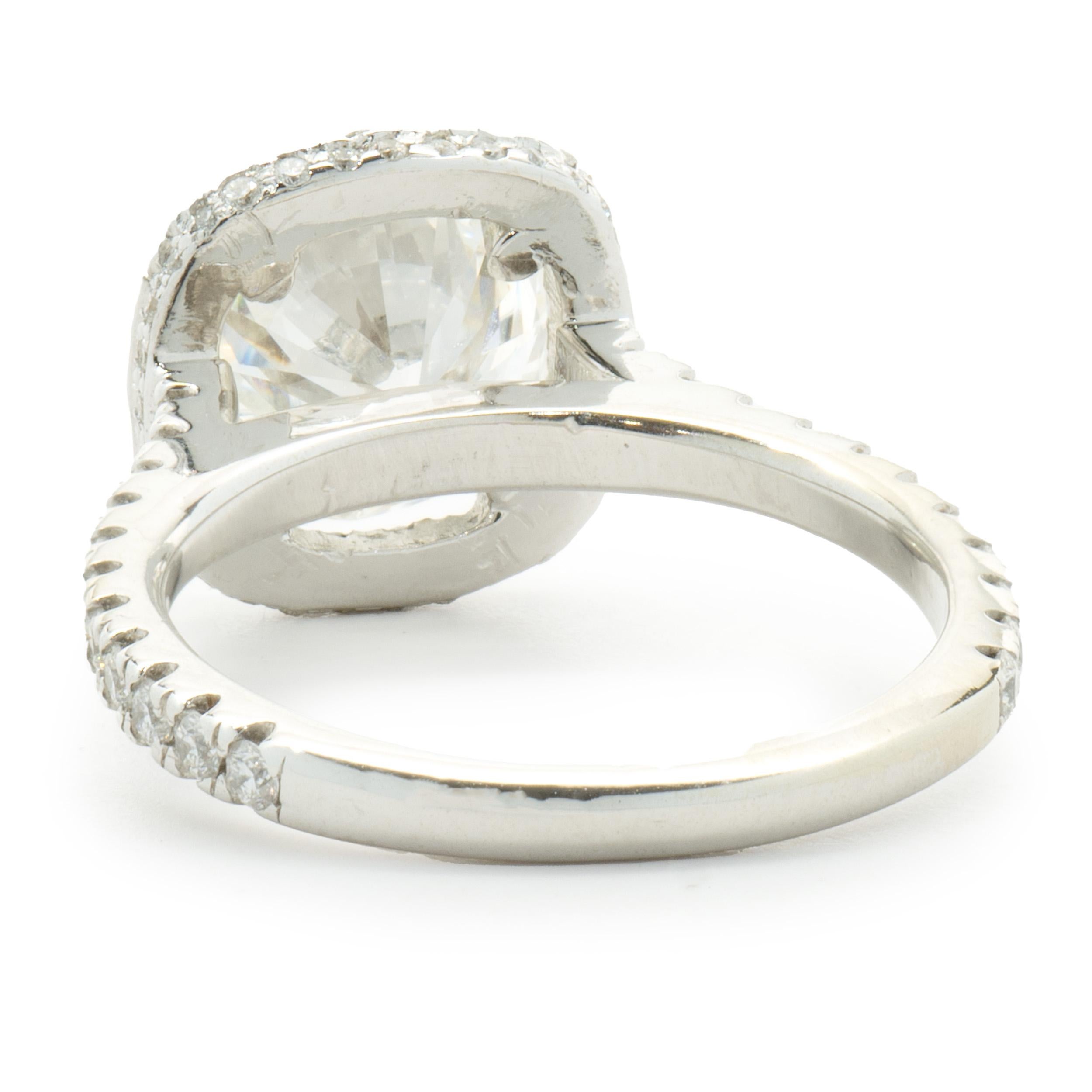 Verlobungsring aus 14 Karat Weißgold mit rundem Diamanten im Brillantschliff (Rundschliff) im Angebot