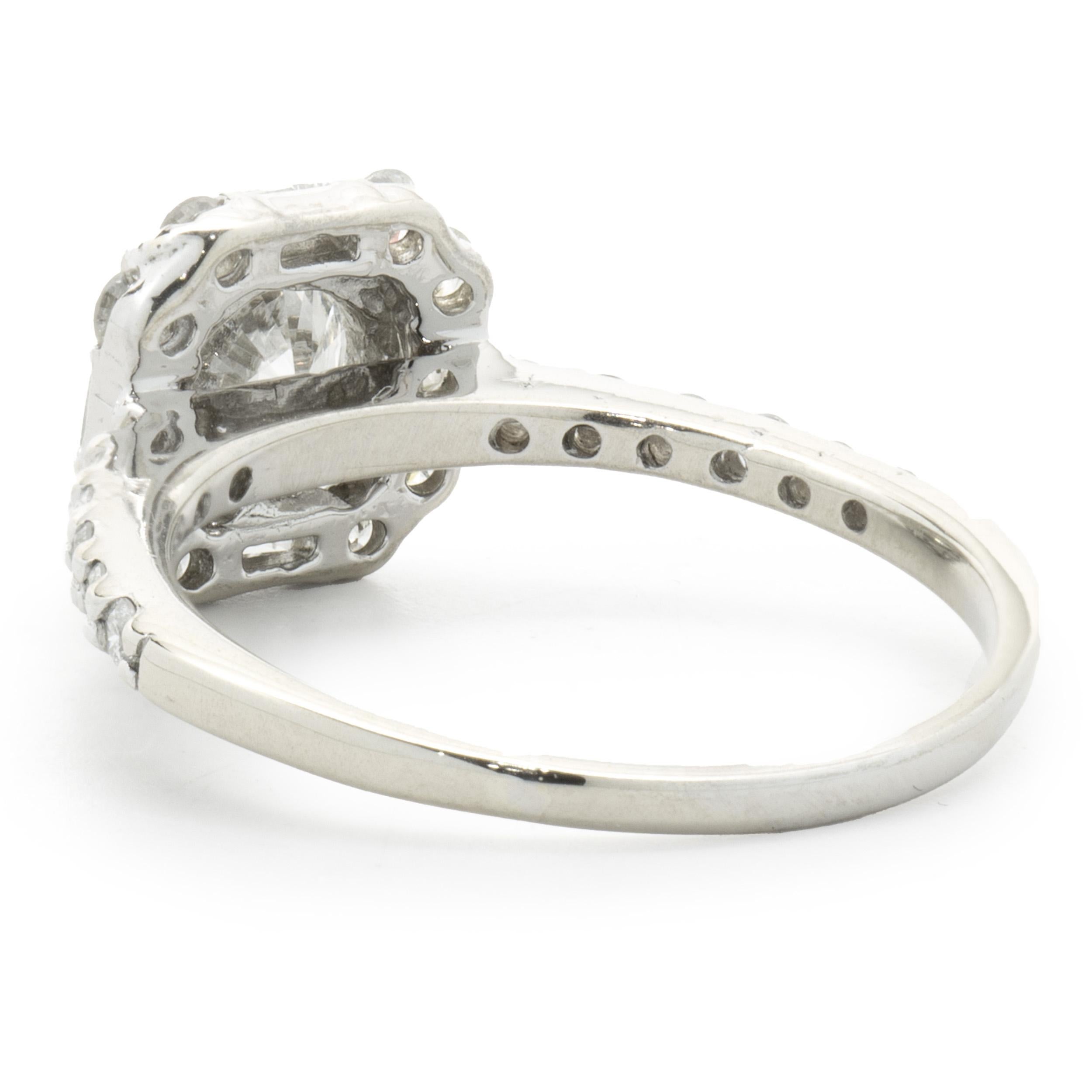 Taille ronde Bague de fiançailles en or blanc 14 carats avec diamants taille brillant rond en vente