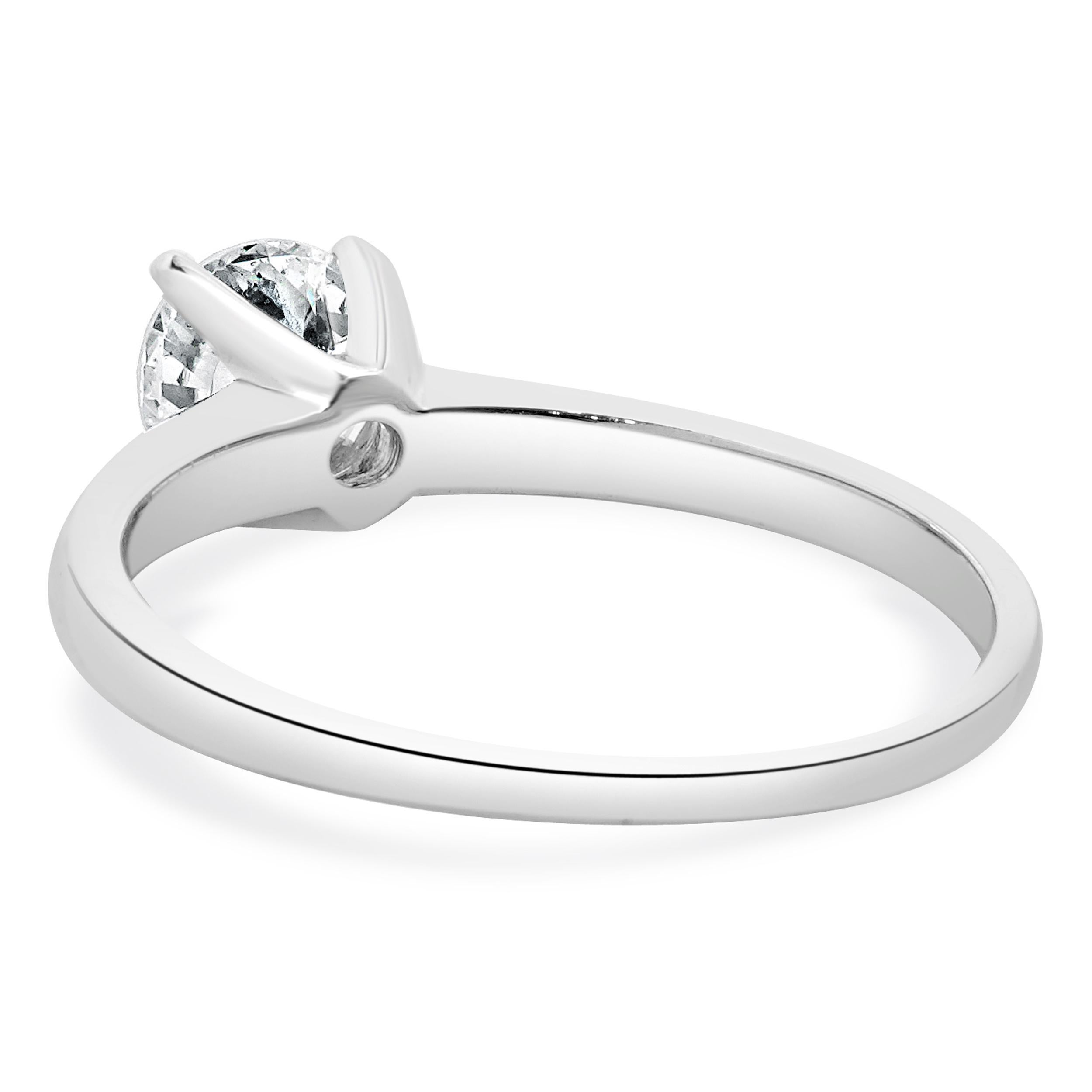 Taille ronde Bague de fiançailles en or blanc 14 carats avec diamants taille brillant rond en vente