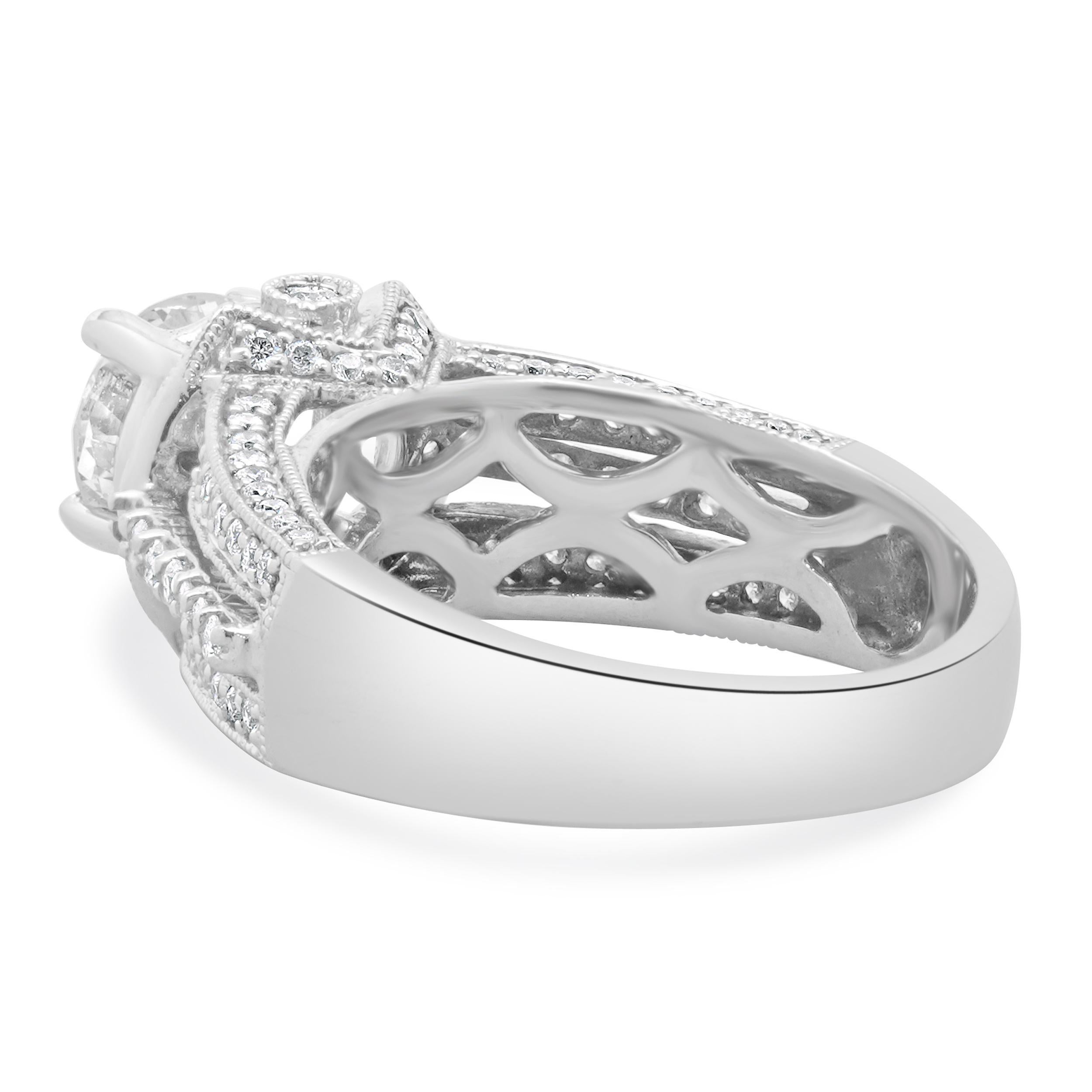 Taille ronde Bague de fiançailles en or blanc 14 carats avec diamants taille brillant rond en vente