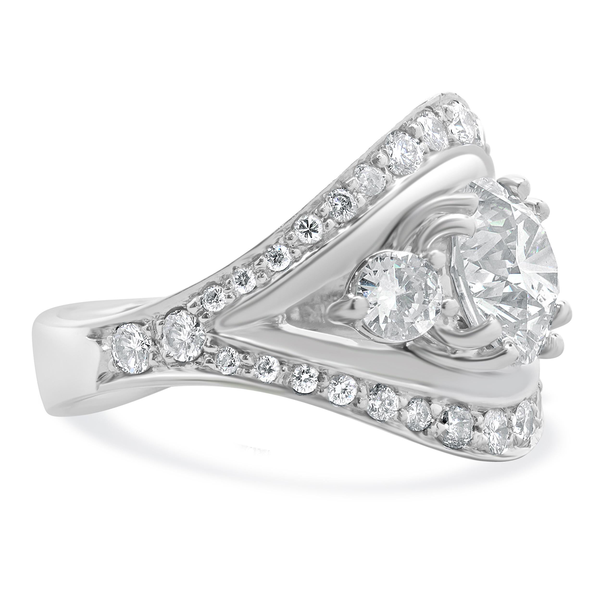 Round Cut 14 Karat White Gold Round Brilliant Cut Diamond Engagement Ring