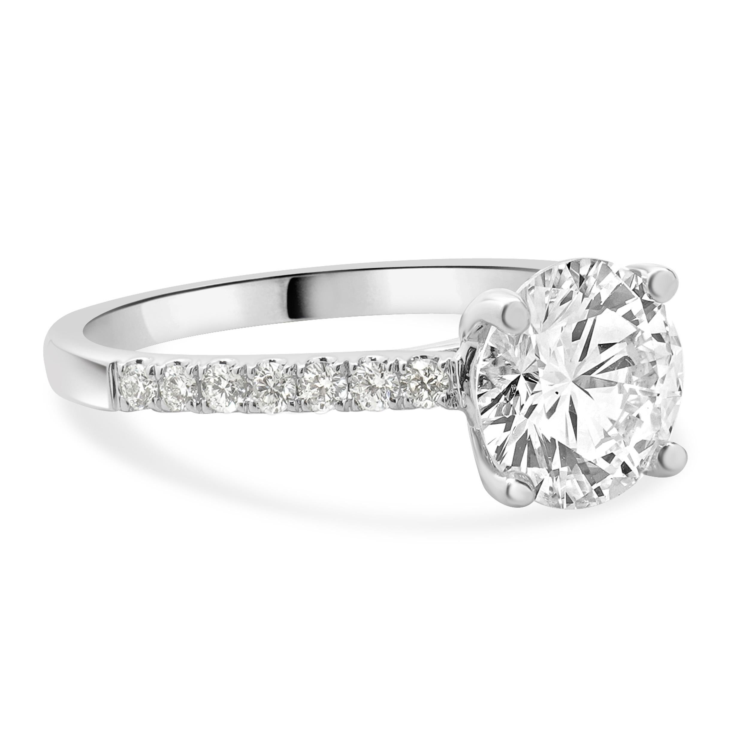 Anello di fidanzamento con diamante taglio brillante rotondo in oro bianco 14 carati In condizioni ottime in vendita a Scottsdale, AZ