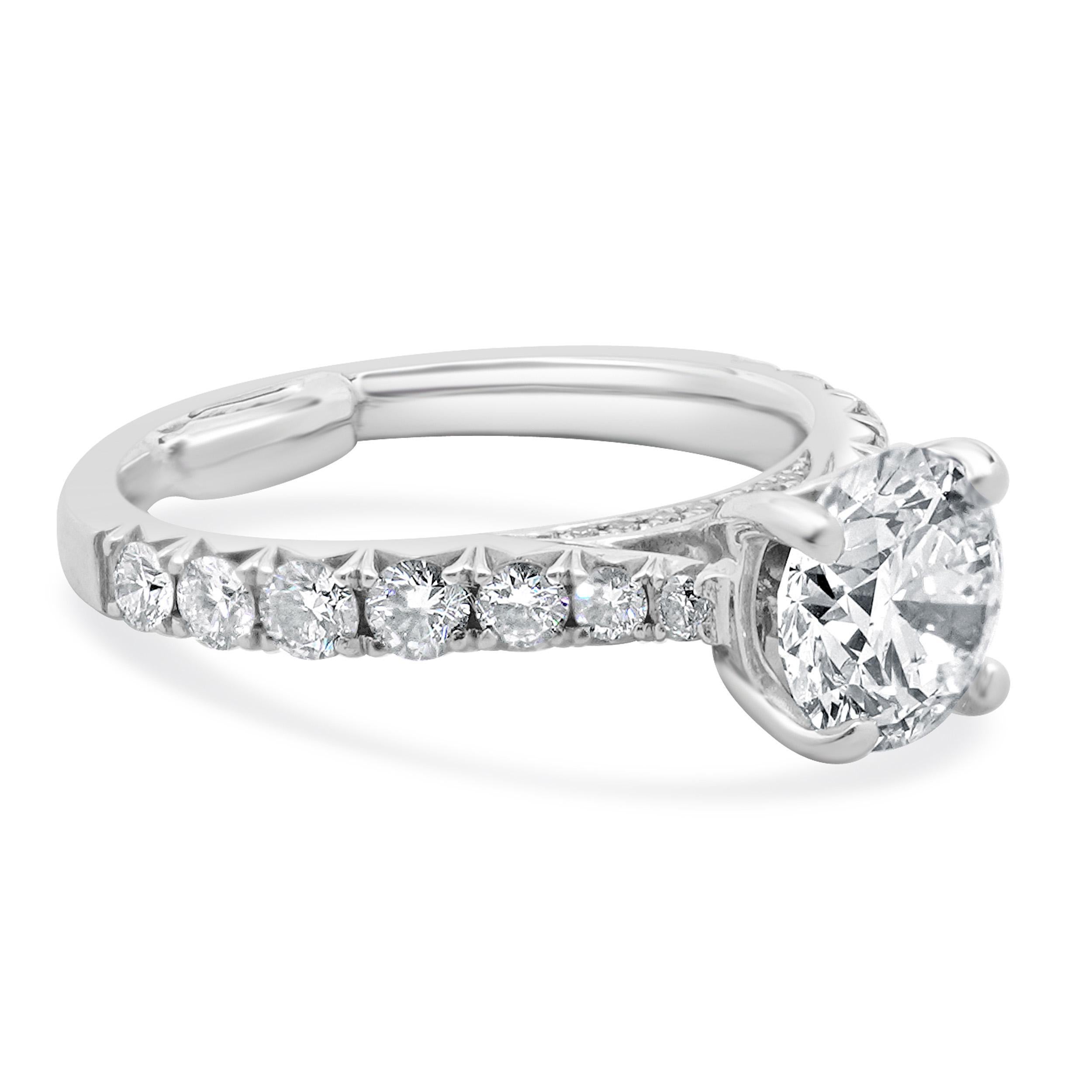 Bague de fiançailles en or blanc 14 carats avec diamants taille brillant rond Excellent état - En vente à Scottsdale, AZ