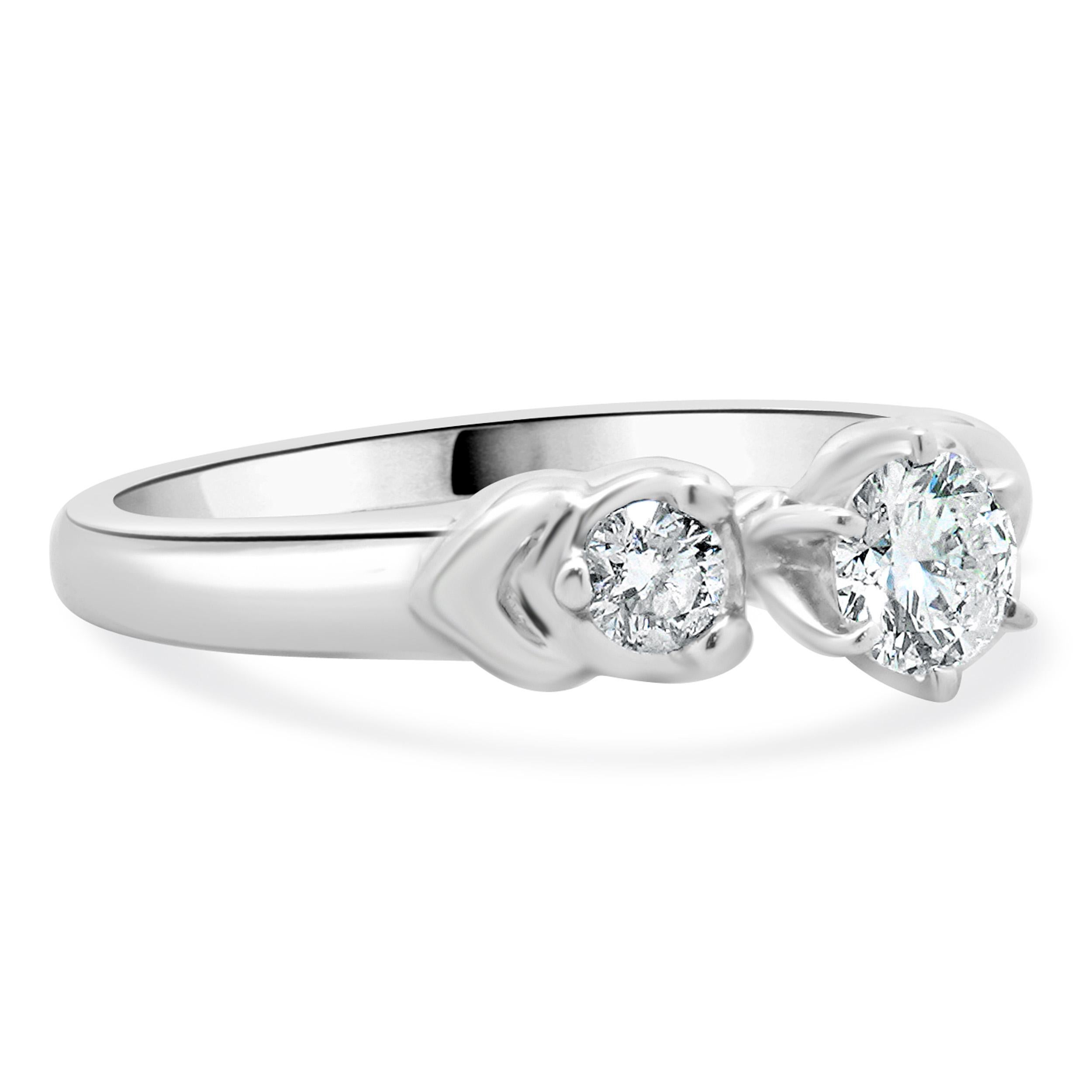14 Karat White Gold Round Brilliant Cut Diamond Engagement Ring In Excellent Condition For Sale In Scottsdale, AZ