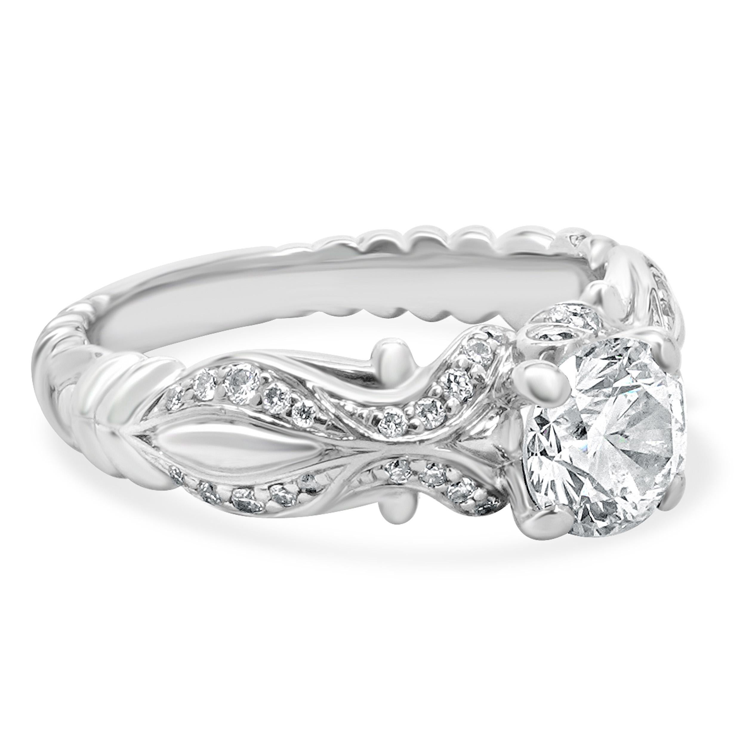14 Karat White Gold Round Brilliant Cut Diamond Engagement Ring In Excellent Condition For Sale In Scottsdale, AZ