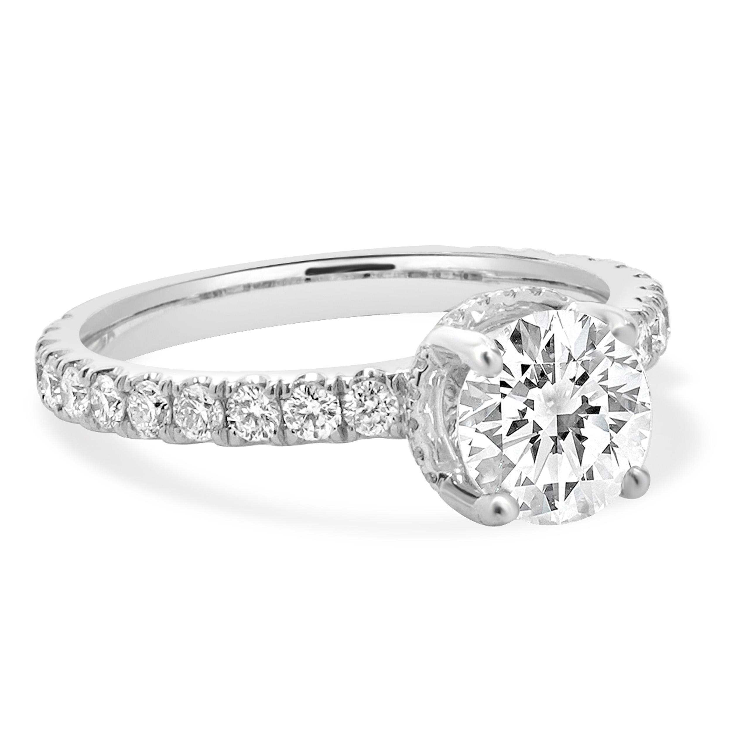 Anello di fidanzamento con diamante taglio brillante rotondo in oro bianco 14 carati In condizioni ottime in vendita a Scottsdale, AZ