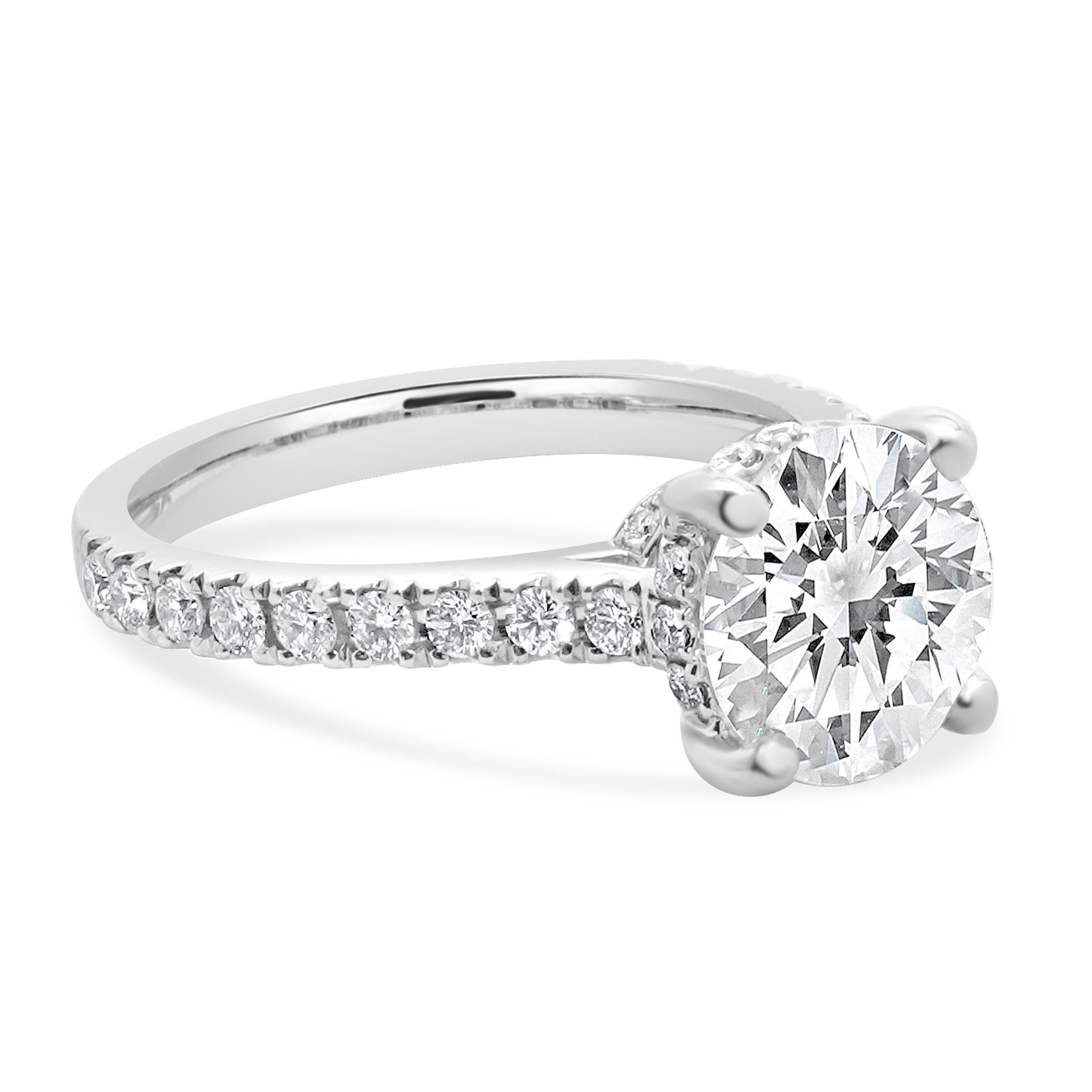Verlobungsring aus 14 Karat Weißgold mit rundem Diamanten im Brillantschliff Damen im Angebot