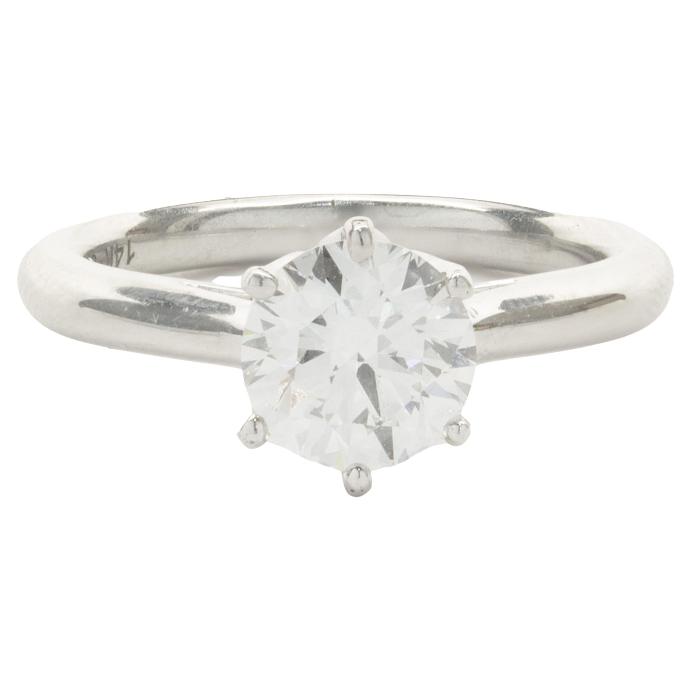 Bague de fiançailles en or blanc 14 carats avec diamants taille brillant rond en vente