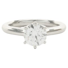 Anillo de compromiso de oro blanco de 14 quilates con diamante redondo talla brillante