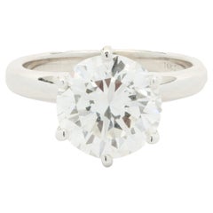 Verlobungsring aus 14 Karat Weißgold mit rundem Diamanten im Brillantschliff