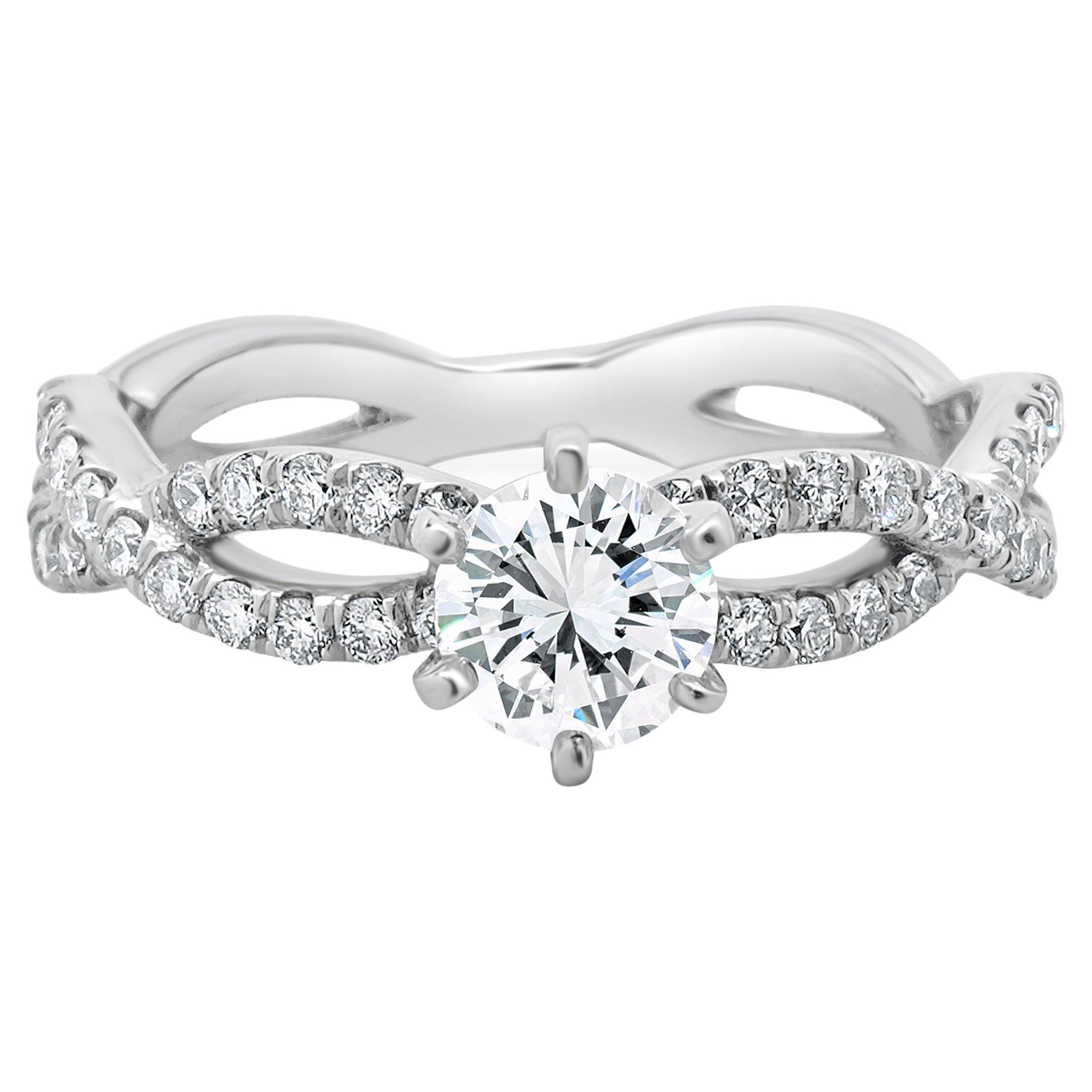 Verlobungsring aus 14 Karat Weißgold mit rundem Diamanten im Brillantschliff im Angebot
