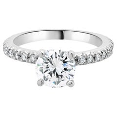 Verlobungsring aus 14 Karat Weißgold mit rundem Diamanten im Brillantschliff