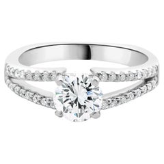 Anillo de compromiso de oro blanco de 14 quilates con diamante redondo talla brillante