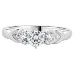 Verlobungsring aus 14 Karat Weißgold mit rundem Diamanten im Brillantschliff
