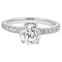 Verlobungsring aus 14 Karat Weißgold mit rundem Diamanten im Brillantschliff