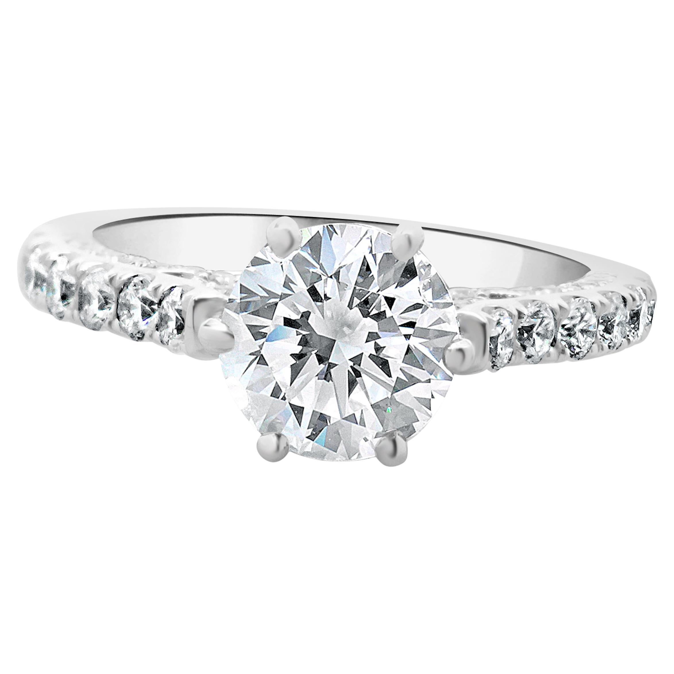 Verlobungsring aus 14 Karat Weißgold mit rundem Diamanten im Brillantschliff im Angebot