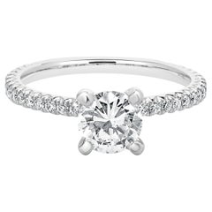 Anillo de compromiso de oro blanco de 14 quilates con diamante redondo talla brillante