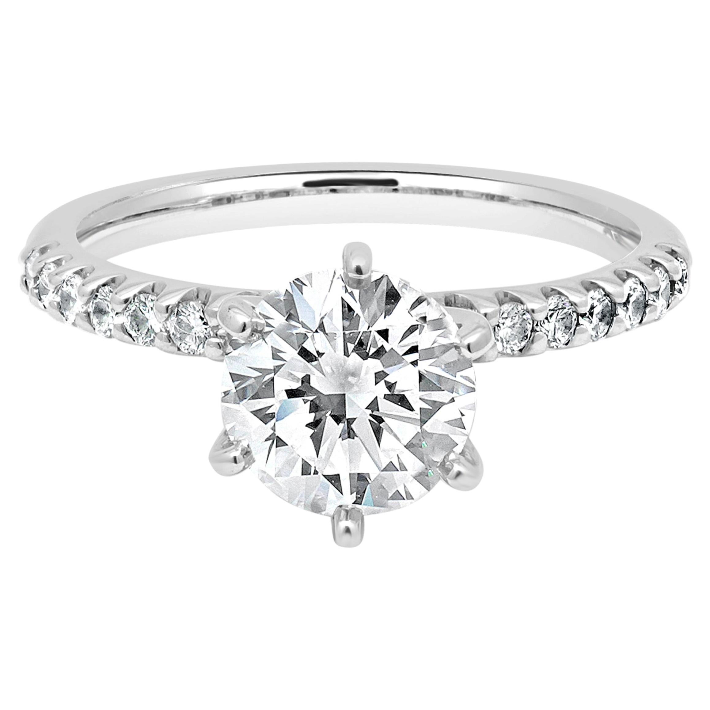 Anillo de compromiso de oro blanco de 14 quilates con diamante redondo talla brillante
