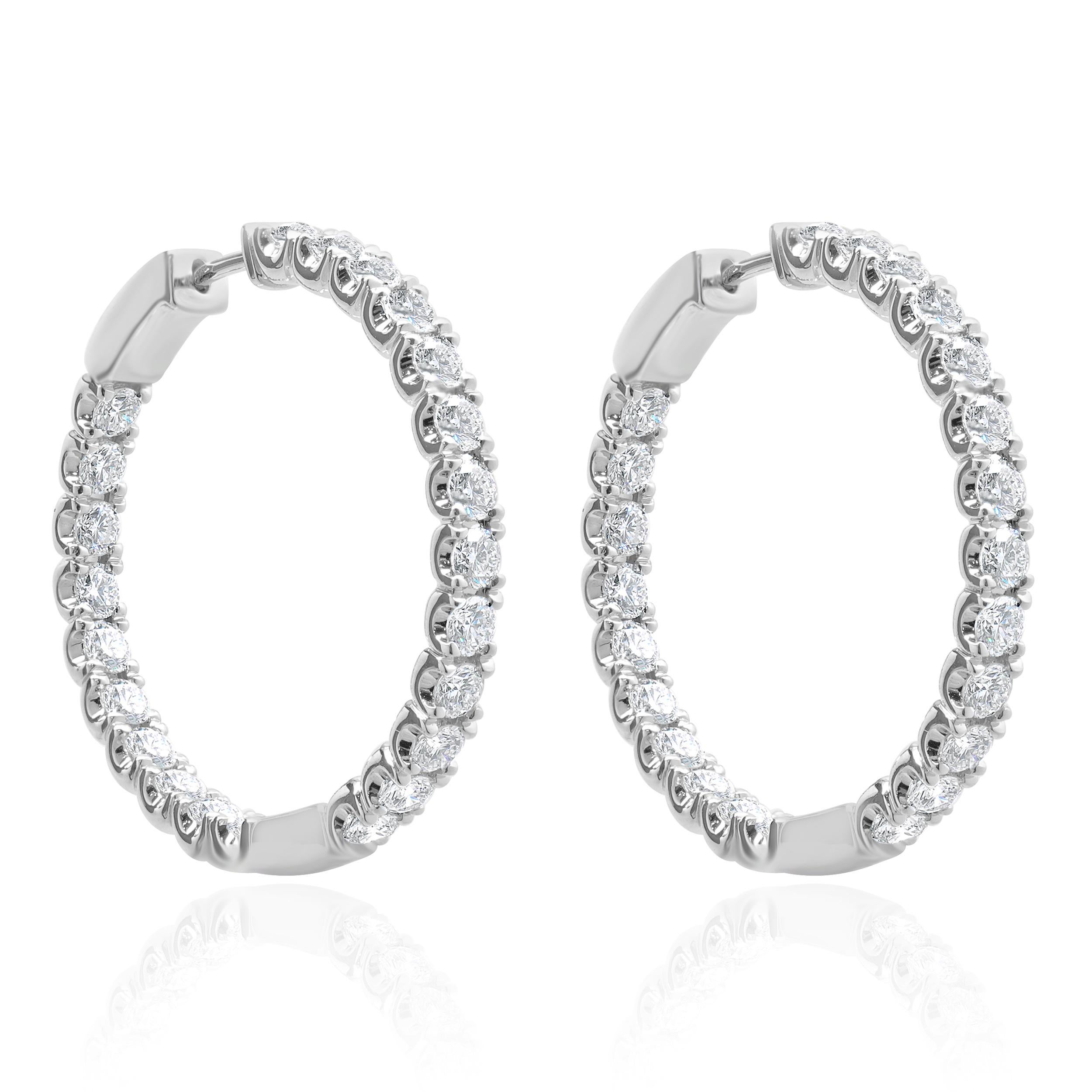 Taille ronde Boucles d'oreilles en or blanc 14 carats avec diamants ronds taillés en brillant en vente