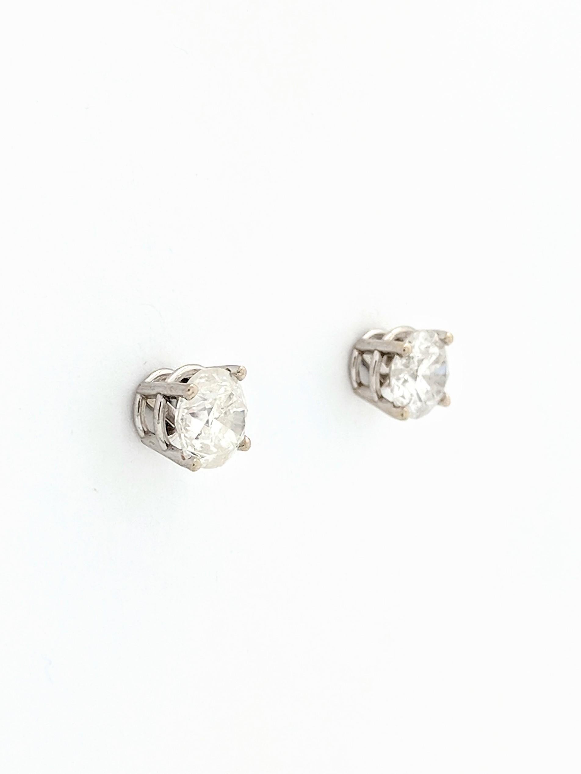 Contemporary 14 Karat White Gold Round Brilliant Cut Diamond Stud Earrings 1.83 Carat I1/H For Sale