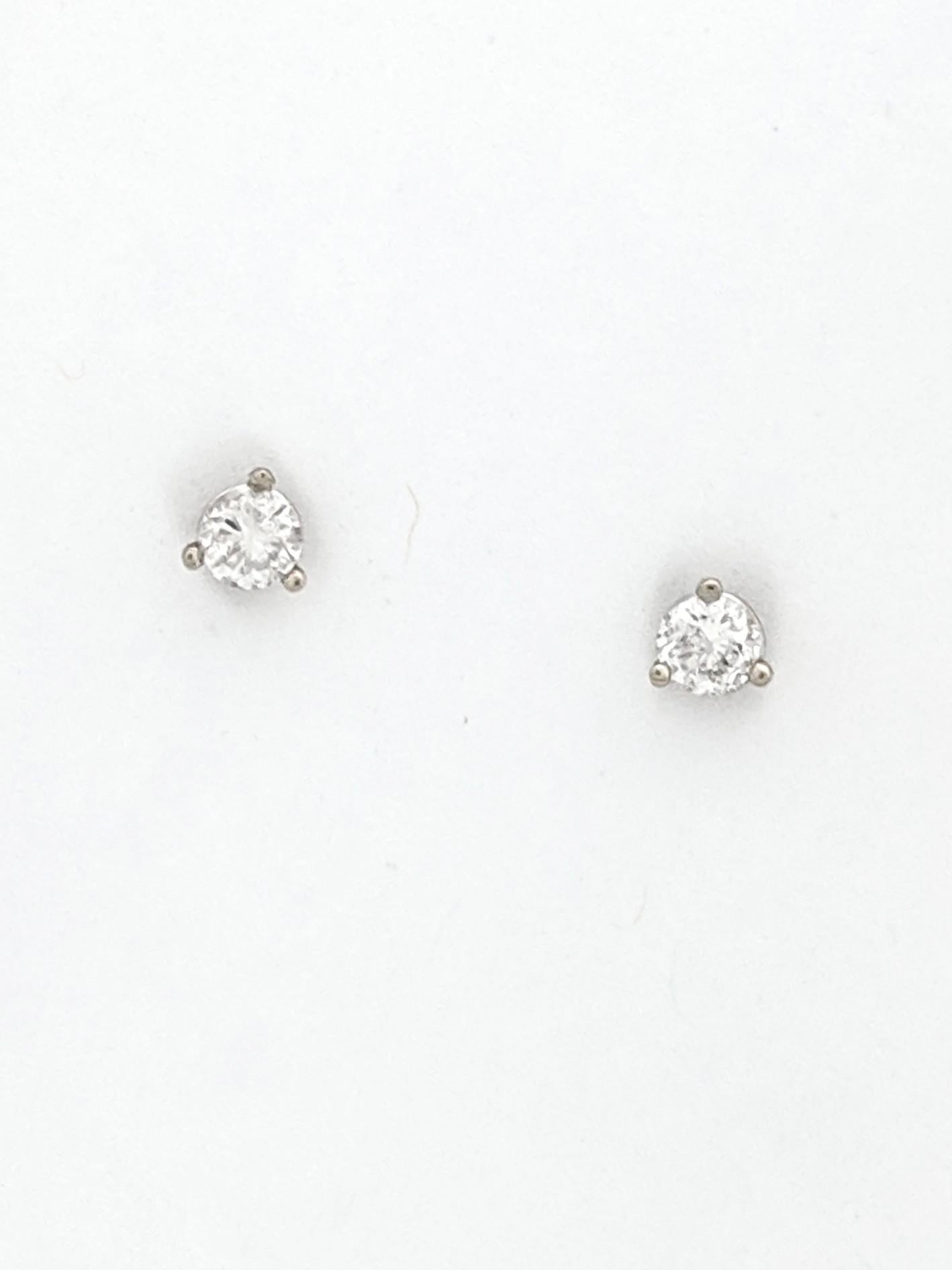  14k White Gold Round Brilliant Cut Diamond Stud Earrings .30tcw I1/H 

You are viewing a Beautiful Pair of Diamond Stud Earrings.

These earrings are crafted from 14k white gold and weighs 1.1 grams. Each earring features approximately (1) 0.15ct