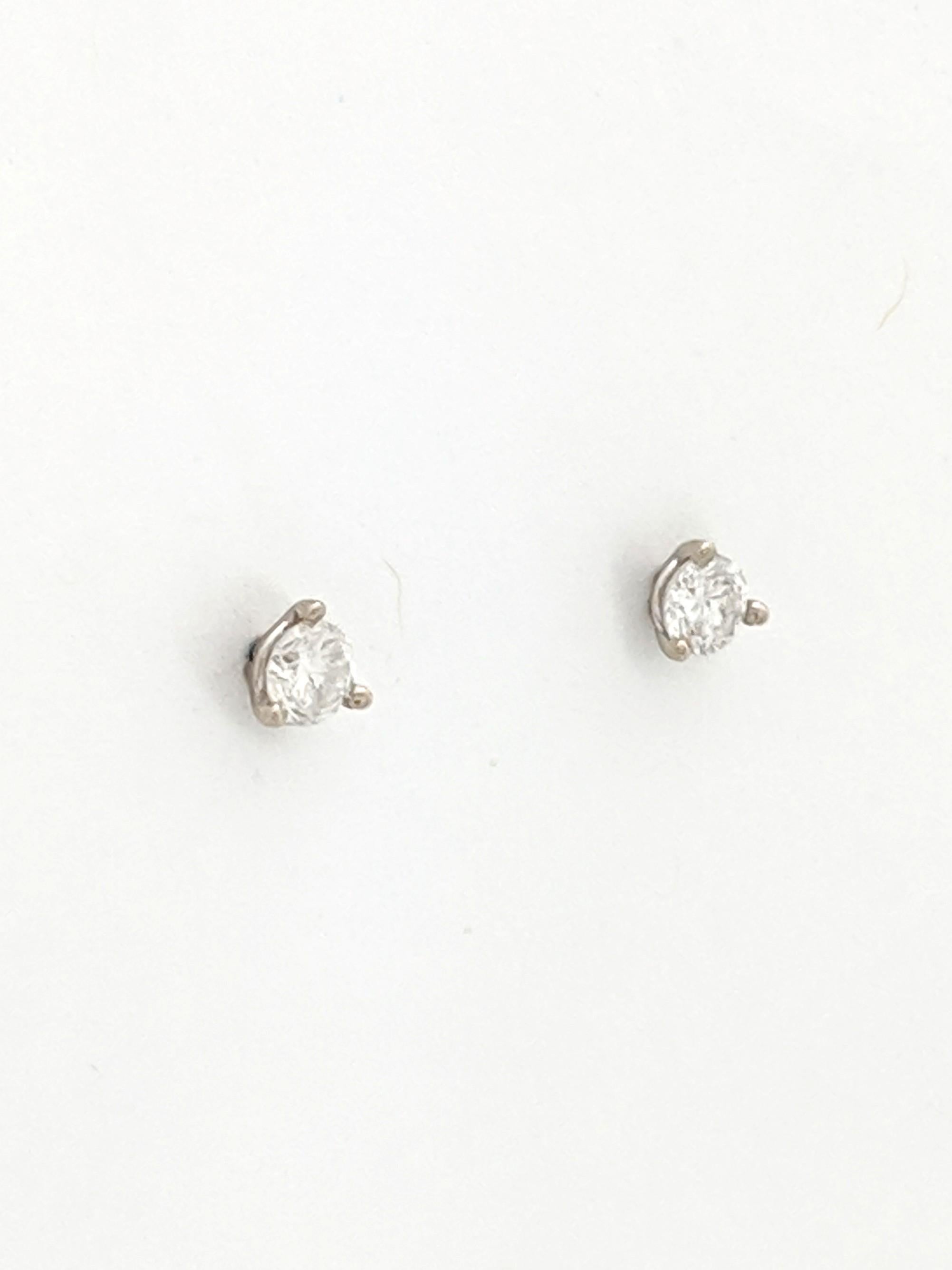 Contemporary 14 Karat White Gold Round Brilliant Cut Diamond Stud Earrings .30 Carat I1/H For Sale