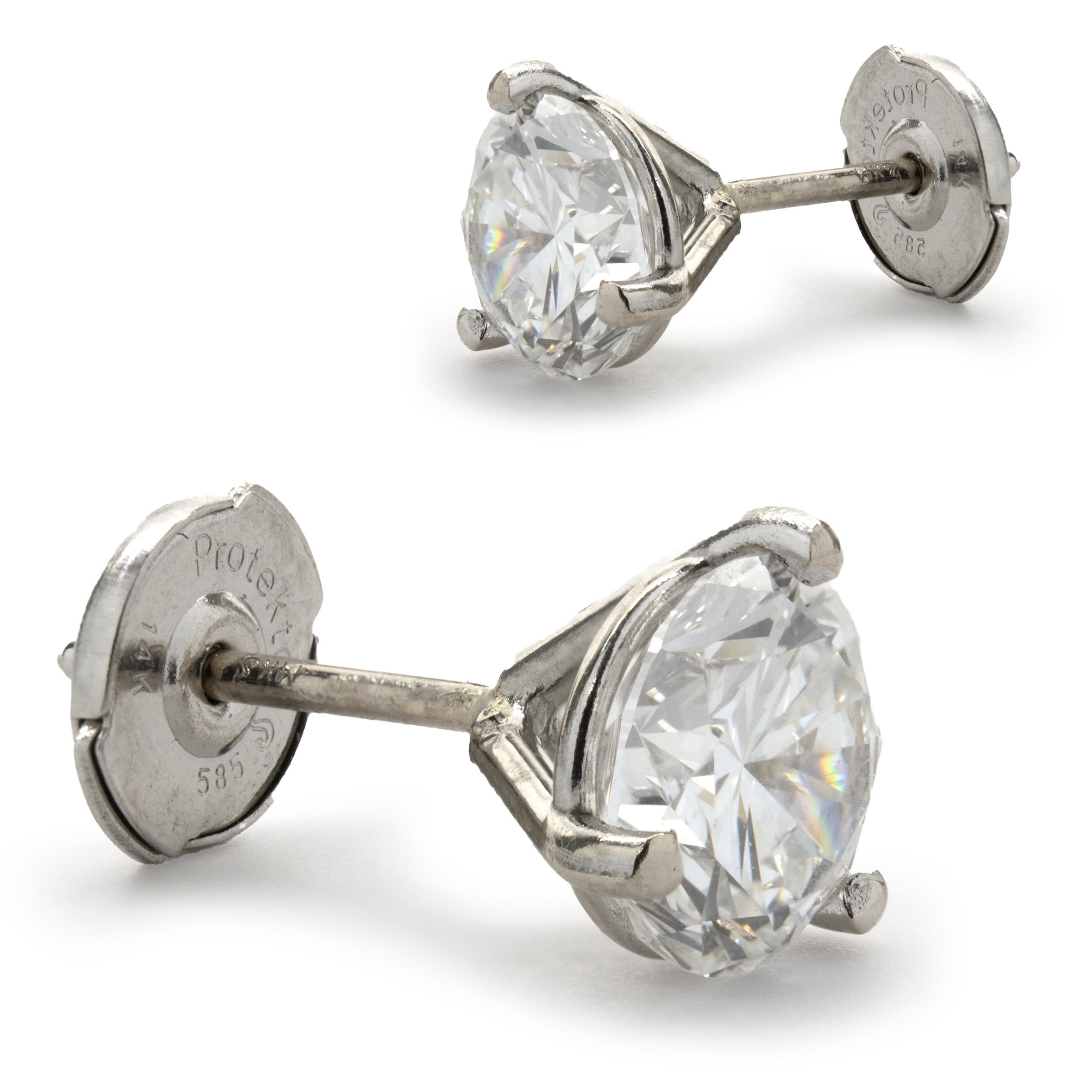 Material: 14k Weißgold
Diamant: 2 runde Diamanten im Brillantschliff = 2,38cttw
Farbe: G / H
Klarheit: SI1
Abmessungen: Die Ohrringe haben einen Durchmesser von ca. 7,65 mm
Verschlüsse: Lapousette-Rücken
Gewicht: 0,67 Gramm
