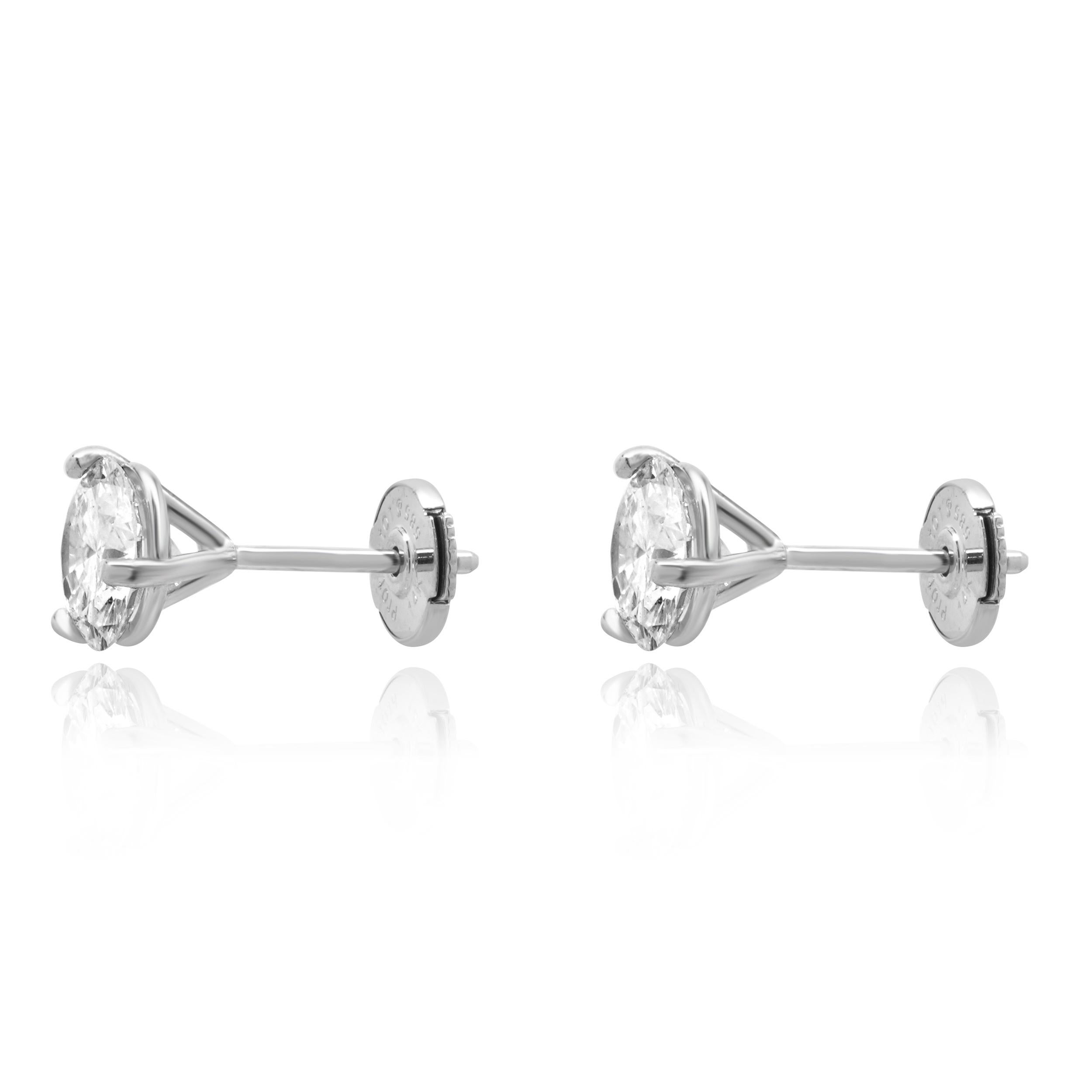 Matériau : Or blanc 14K
Diamants : 1 diamant rond de taille brillant = 1,06ct
Couleur : G
Clarté : VS1
GIA : 2235059617
Diamants : 1 diamant rond de taille brillant = 1,00ct
Couleur : G
Clarté : VS2
GIA : 6234277524
Dimensions : les boucles